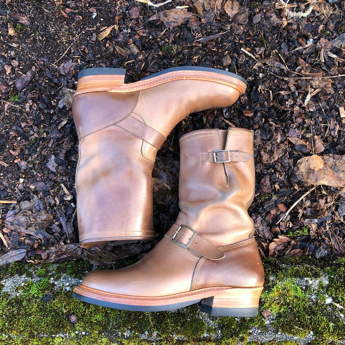 Photo by rarum2 on January 1, 2023 of the John Lofgren Wabash Engineer Boots in Horween Natural Chromexcel.