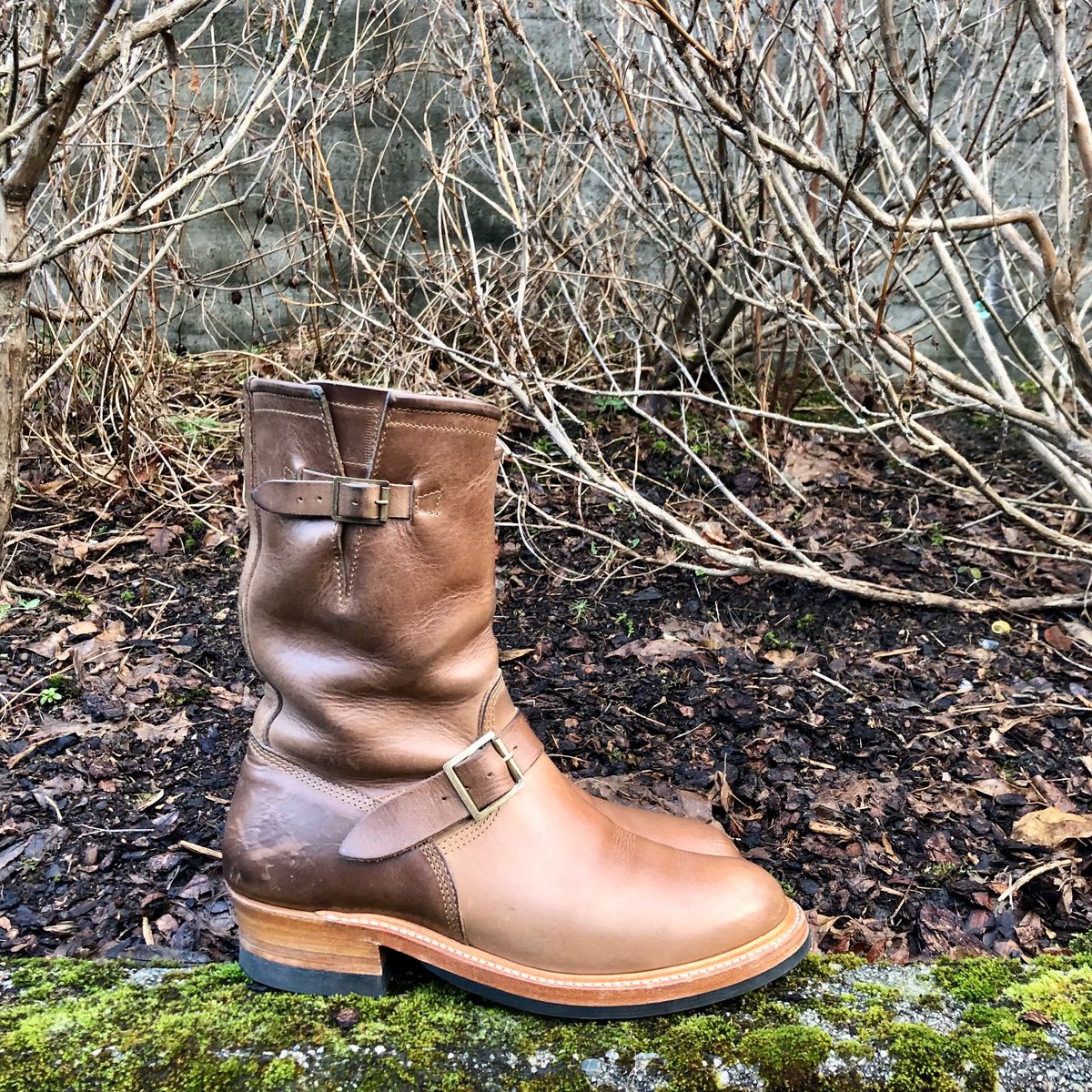 Photo by rarum2 on January 1, 2023 of the John Lofgren Wabash Engineer Boots in Horween Natural Chromexcel.