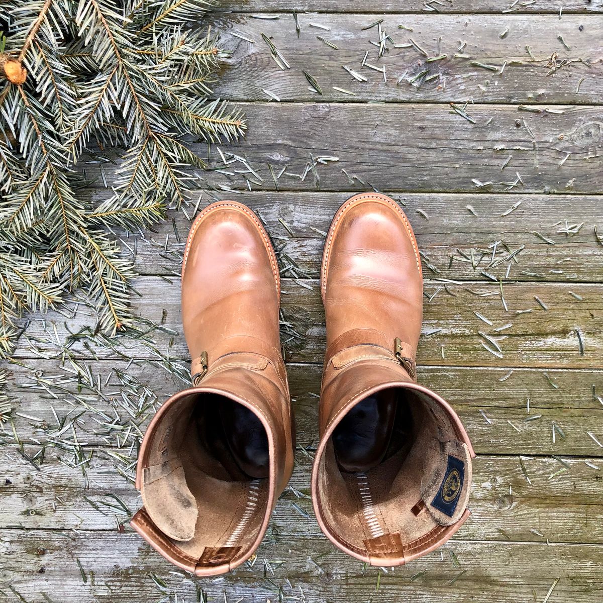Photo by rarum2 on February 1, 2023 of the John Lofgren Wabash Engineer Boots in Horween Natural Chromexcel.