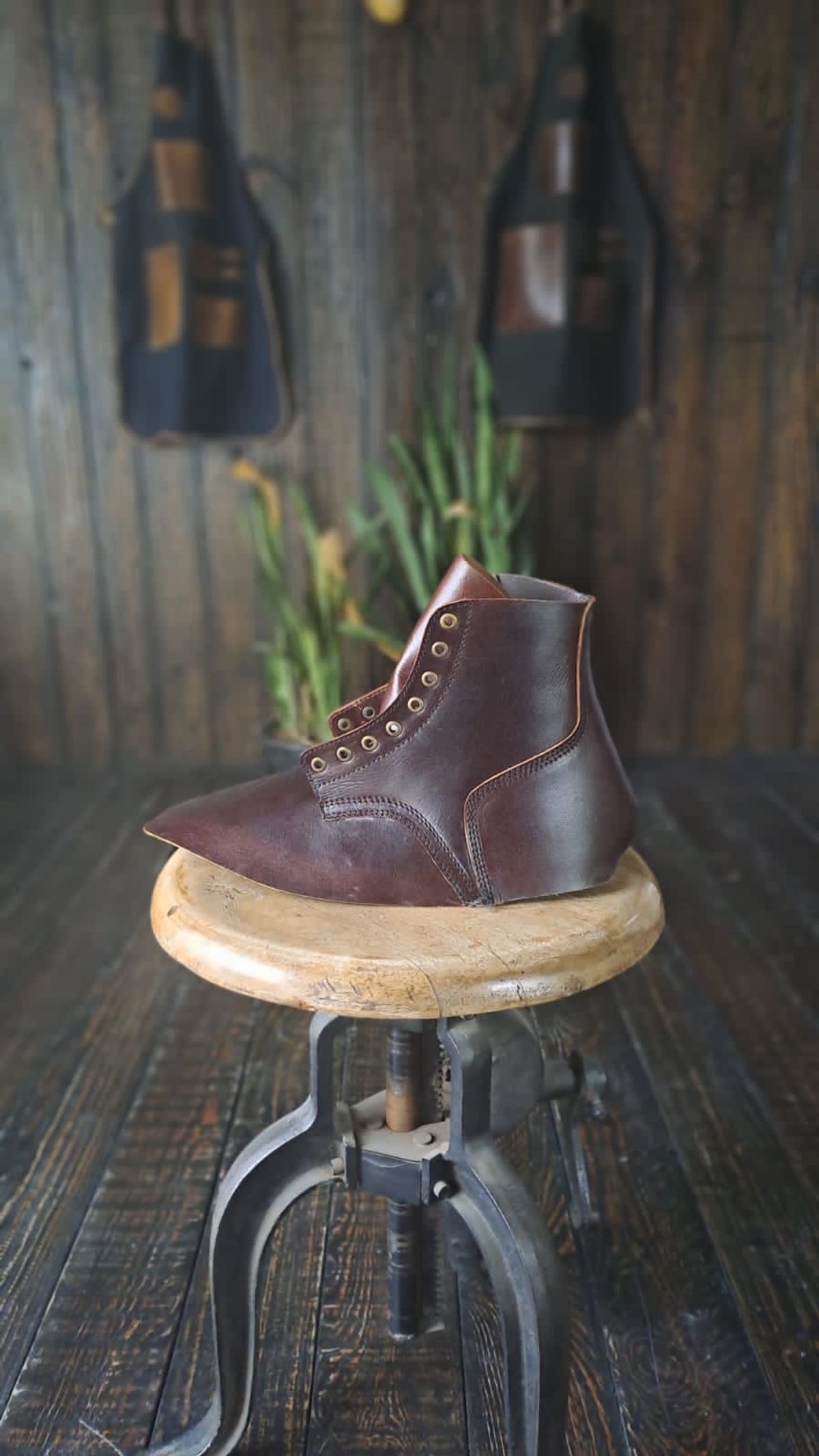 Photo by simplykb on July 15, 2023 of the Craft & Glory Service Boot in Full Grain Waxed Water Buffalo.