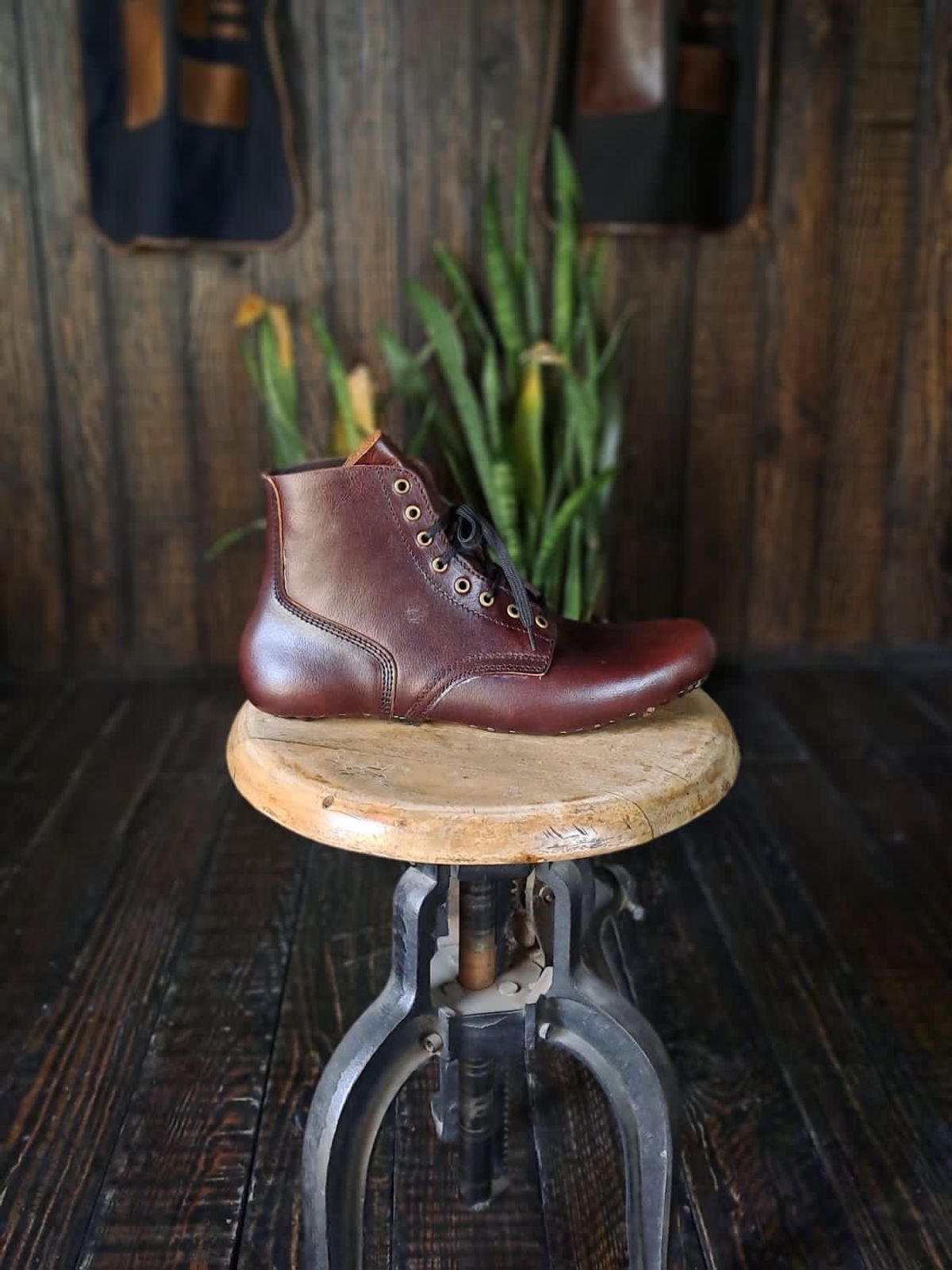 Photo by simplykb on July 17, 2023 of the Craft & Glory Service Boot in Full Grain Waxed Water Buffalo.