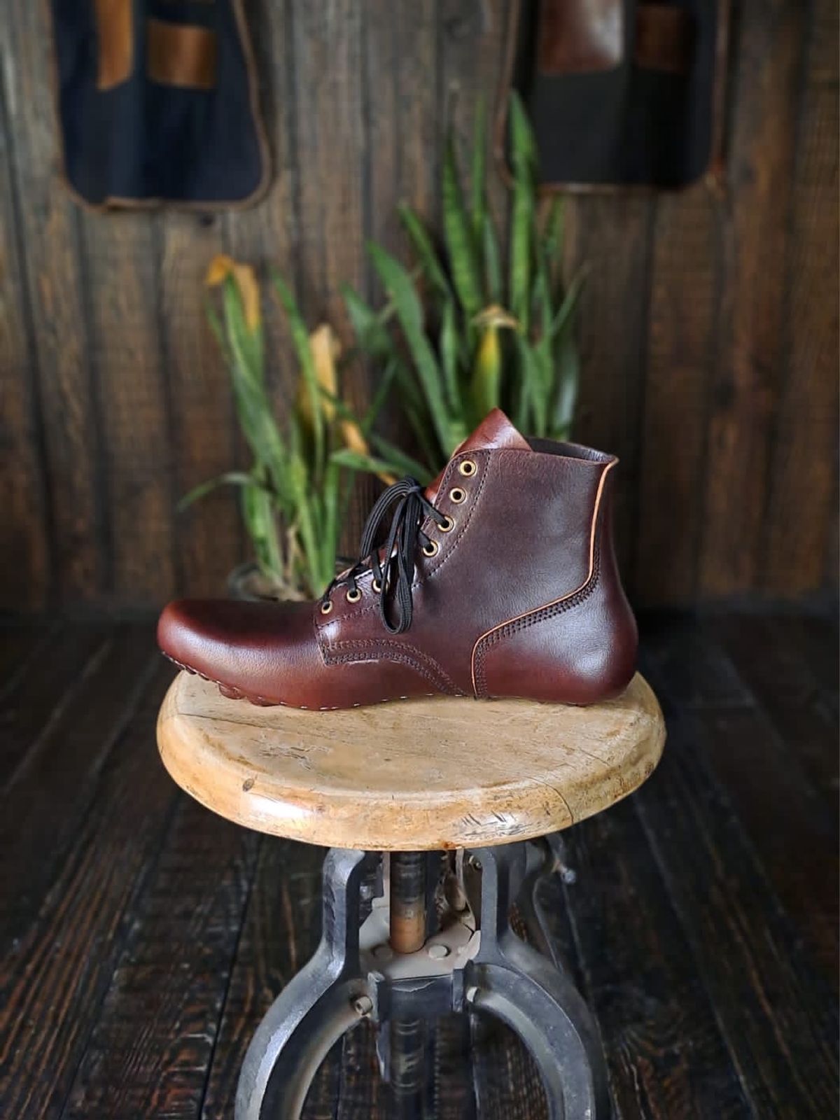 Photo by simplykb on July 17, 2023 of the Craft & Glory Service Boot in Full Grain Waxed Water Buffalo.