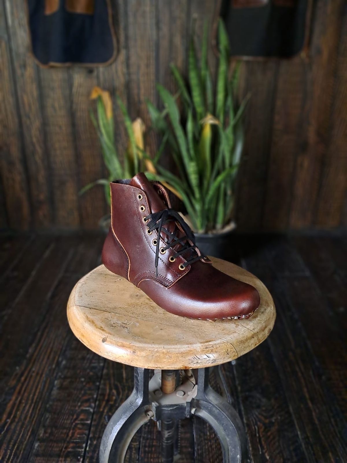 Photo by simplykb on July 19, 2023 of the Craft & Glory Service Boot in Full Grain Waxed Water Buffalo.