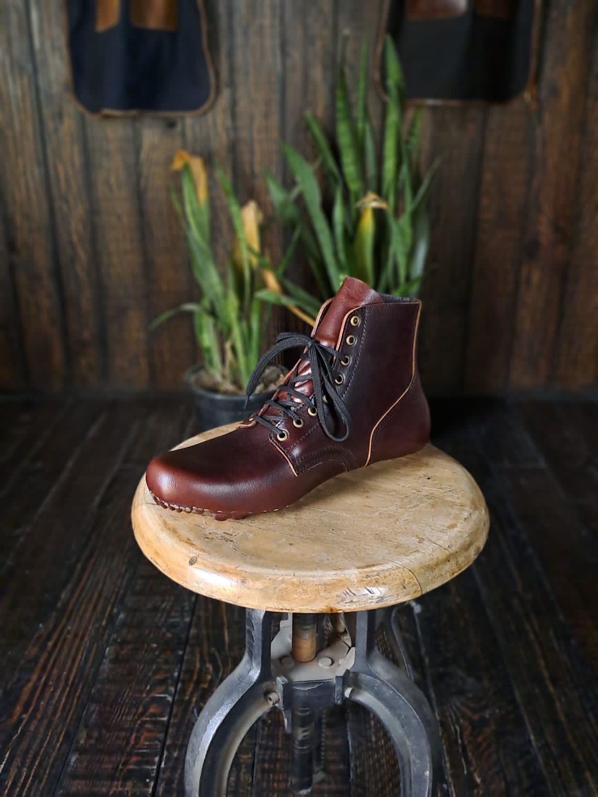 Photo by simplykb on July 19, 2023 of the Craft & Glory Service Boot in Full Grain Waxed Water Buffalo.