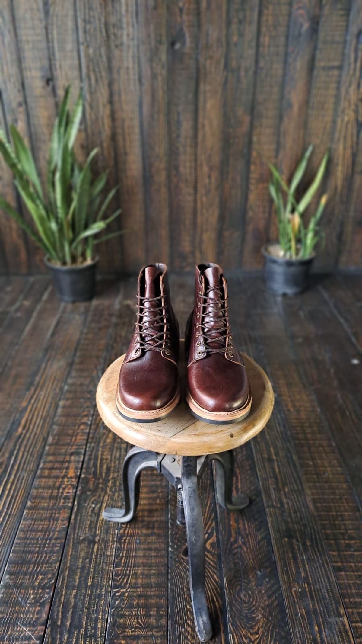 Photo by simplykb on August 2, 2023 of the Craft & Glory Service Boot in Full Grain Waxed Water Buffalo.