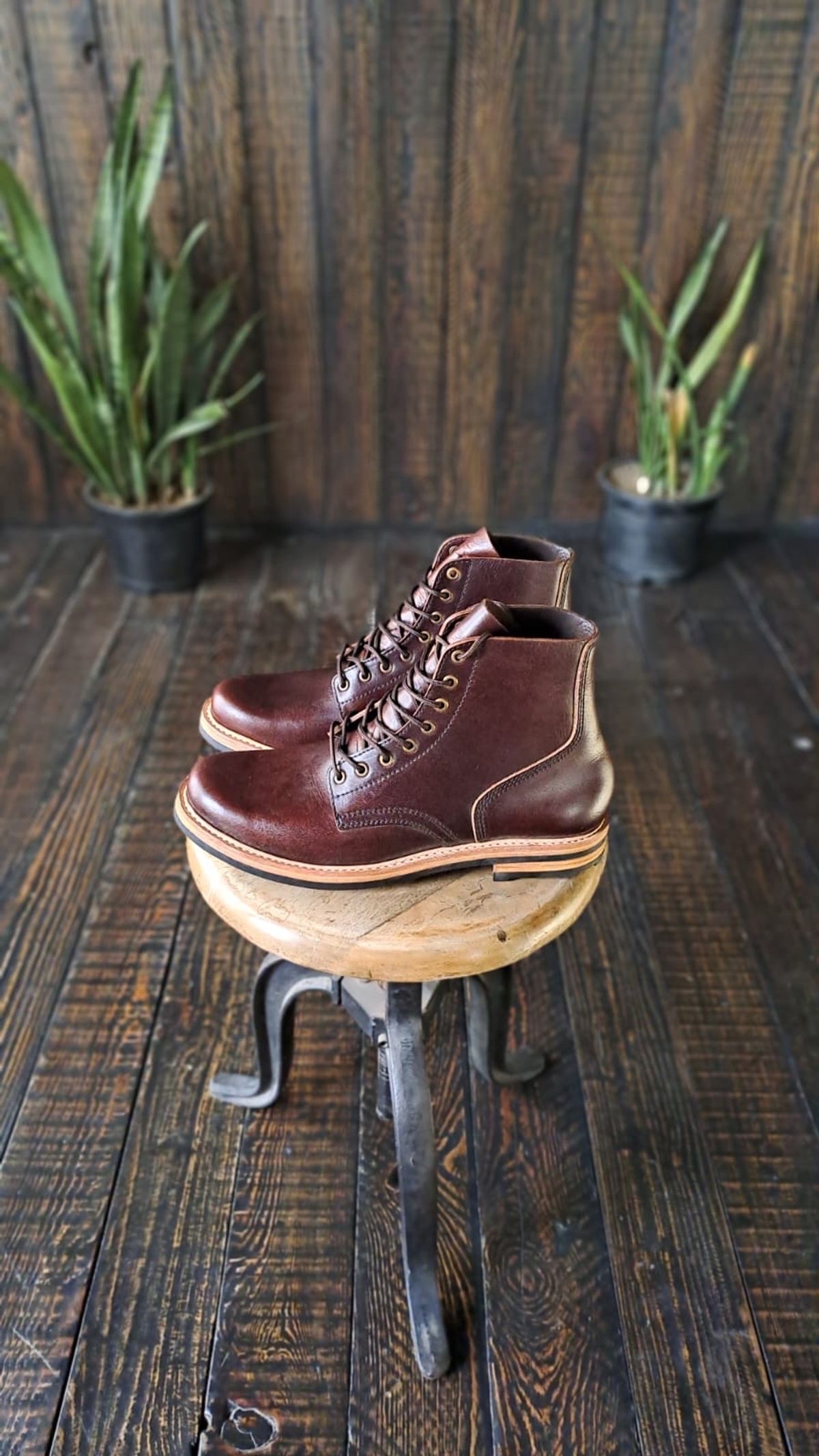 Photo by simplykb on August 2, 2023 of the Craft & Glory Service Boot in Full Grain Waxed Water Buffalo.