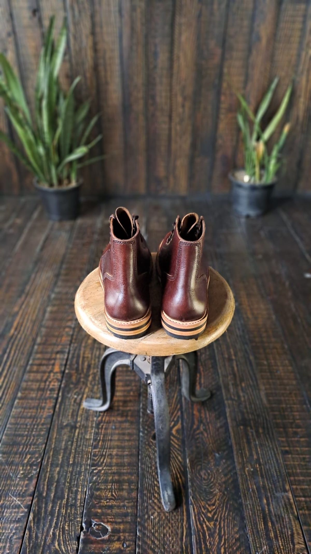 Photo by simplykb on August 2, 2023 of the Craft & Glory Service Boot in Full Grain Waxed Water Buffalo.