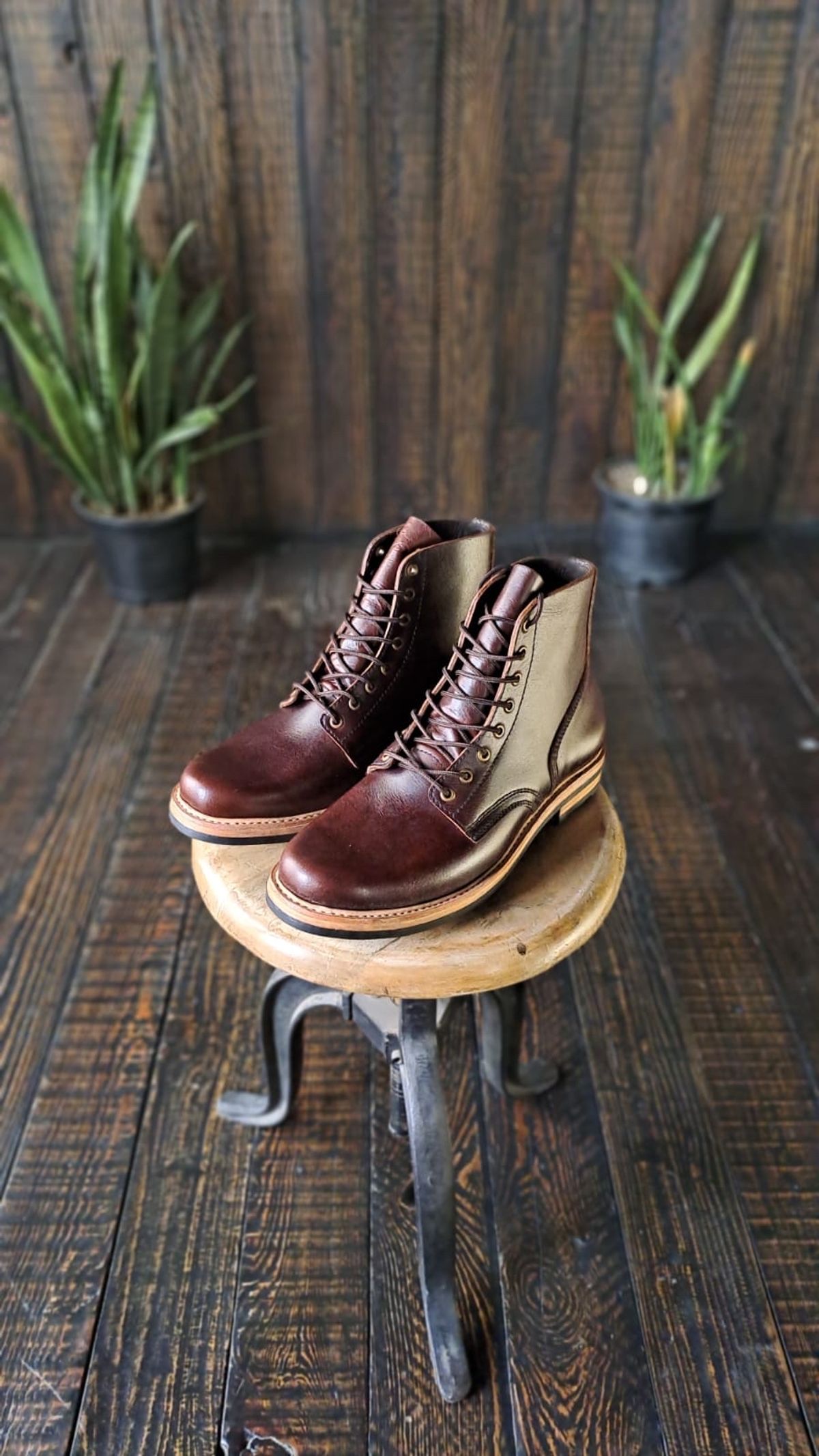 Photo by simplykb on August 2, 2023 of the Craft & Glory Service Boot in Full Grain Waxed Water Buffalo.