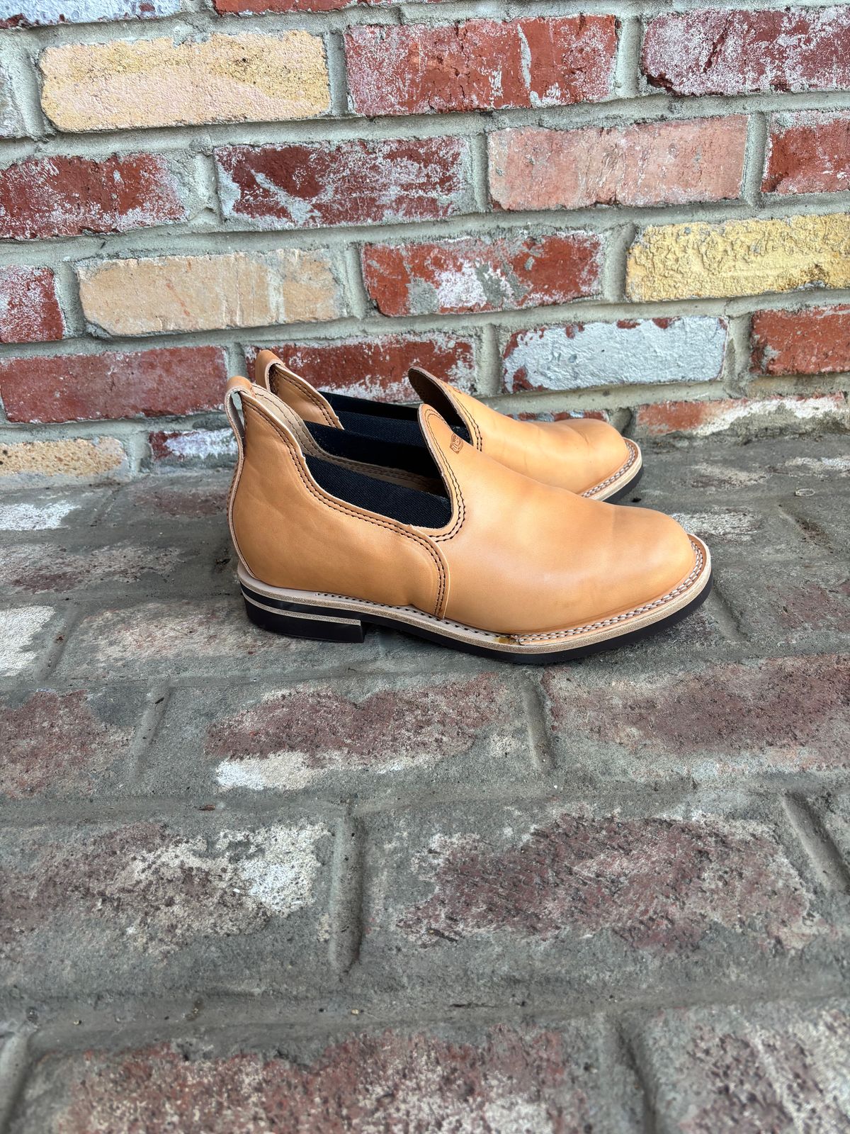 Photo by kspolini on October 11, 2024 of the Wesco Romeo in Maryam Natural Horsebutt.