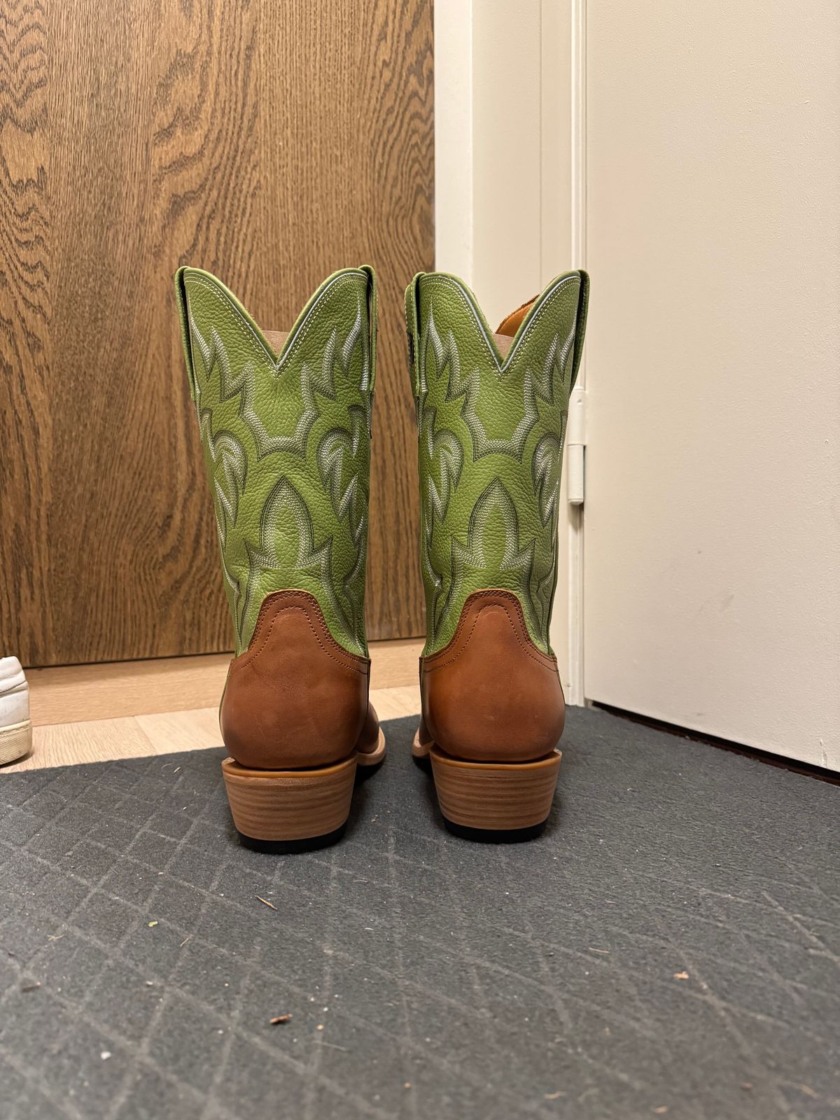 Photo by gear on November 1, 2025 of the Drew's Boots Shitkicker Cowboy Boots in Brown Smooth.