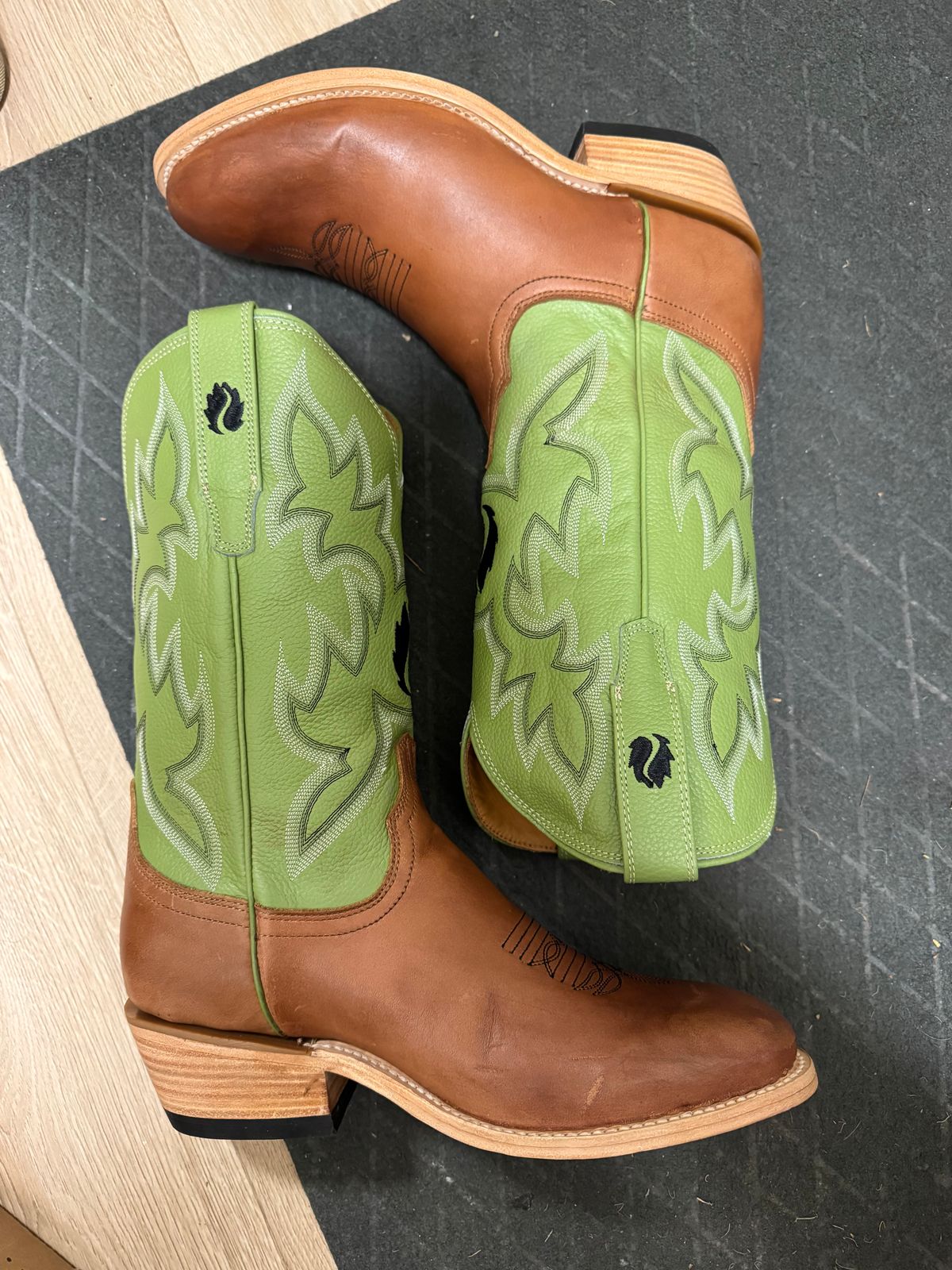 Photo by gear on November 1, 2025 of the Drew's Boots Shitkicker Cowboy Boots in Brown Smooth.