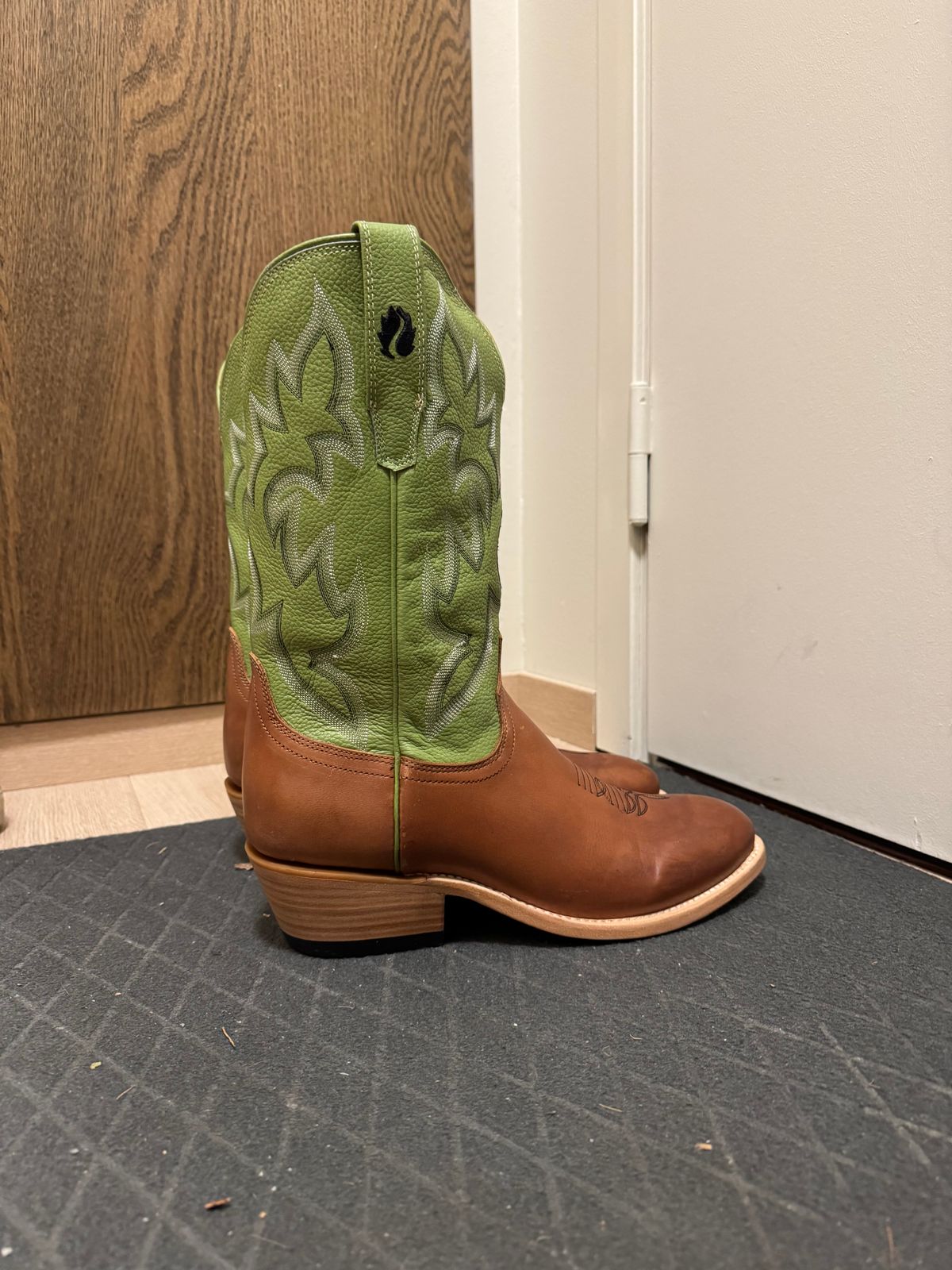 Photo by gear on November 1, 2025 of the Drew's Boots Shitkicker Cowboy Boots in Brown Smooth.