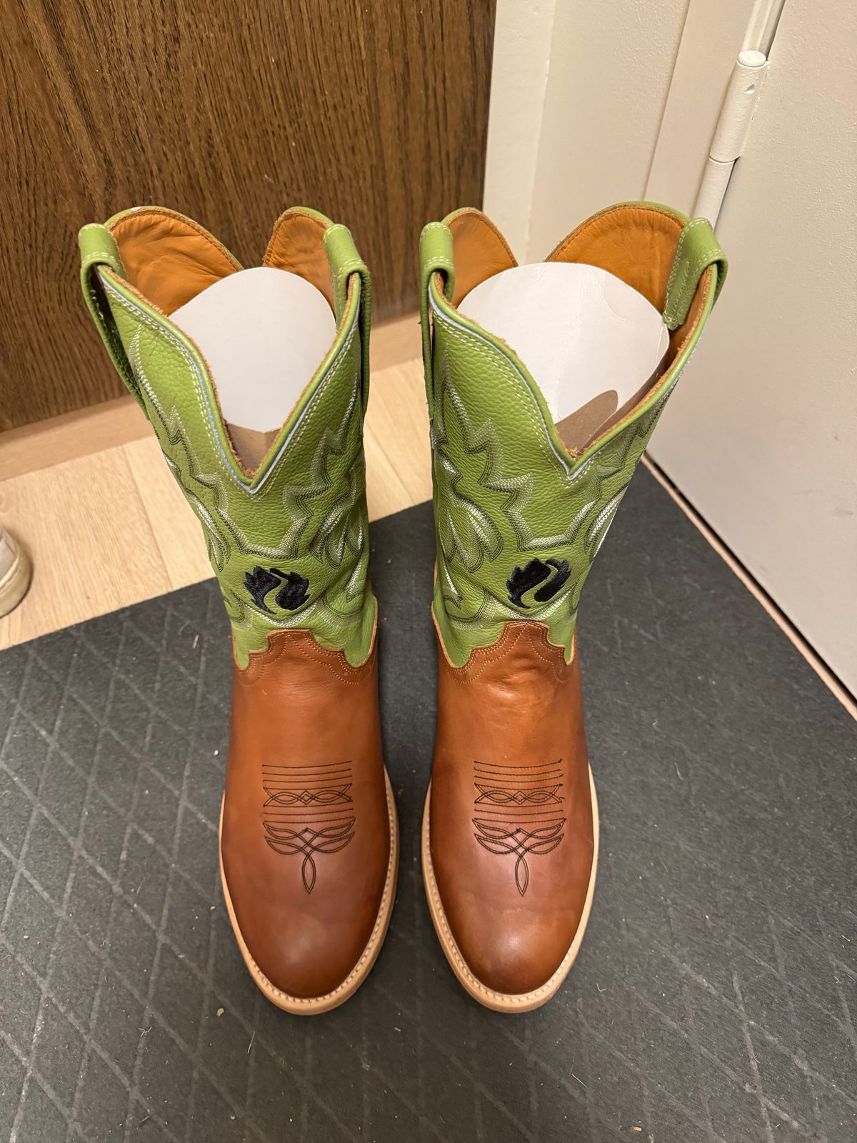 Photo by gear on November 1, 2025 of the Drew's Boots Shitkicker Cowboy Boots in Brown Smooth.