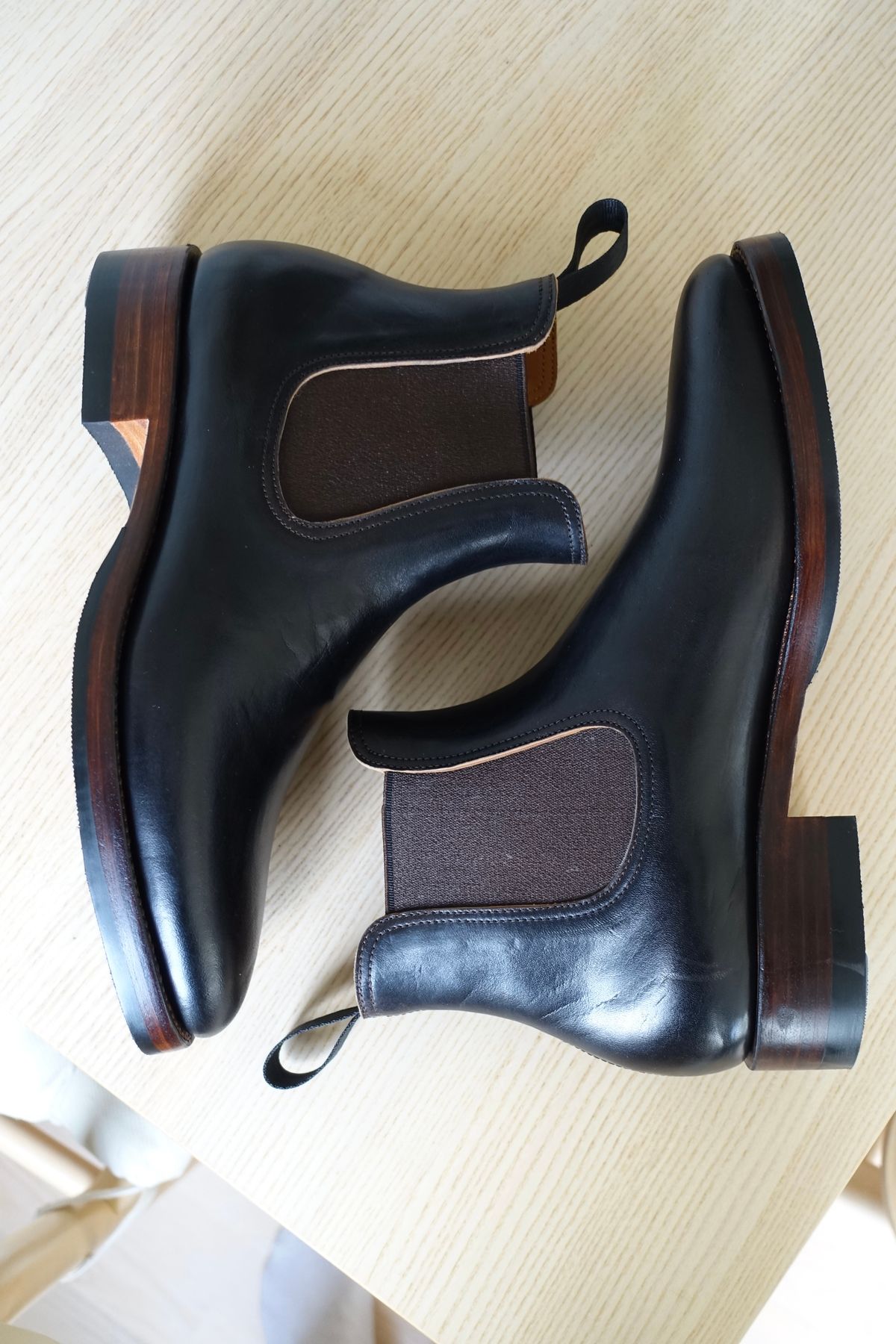Photo by gear on October 1, 2023 of the Briselblack The Seventh Chelsea Boot in Maryam Brown Horsebutt.