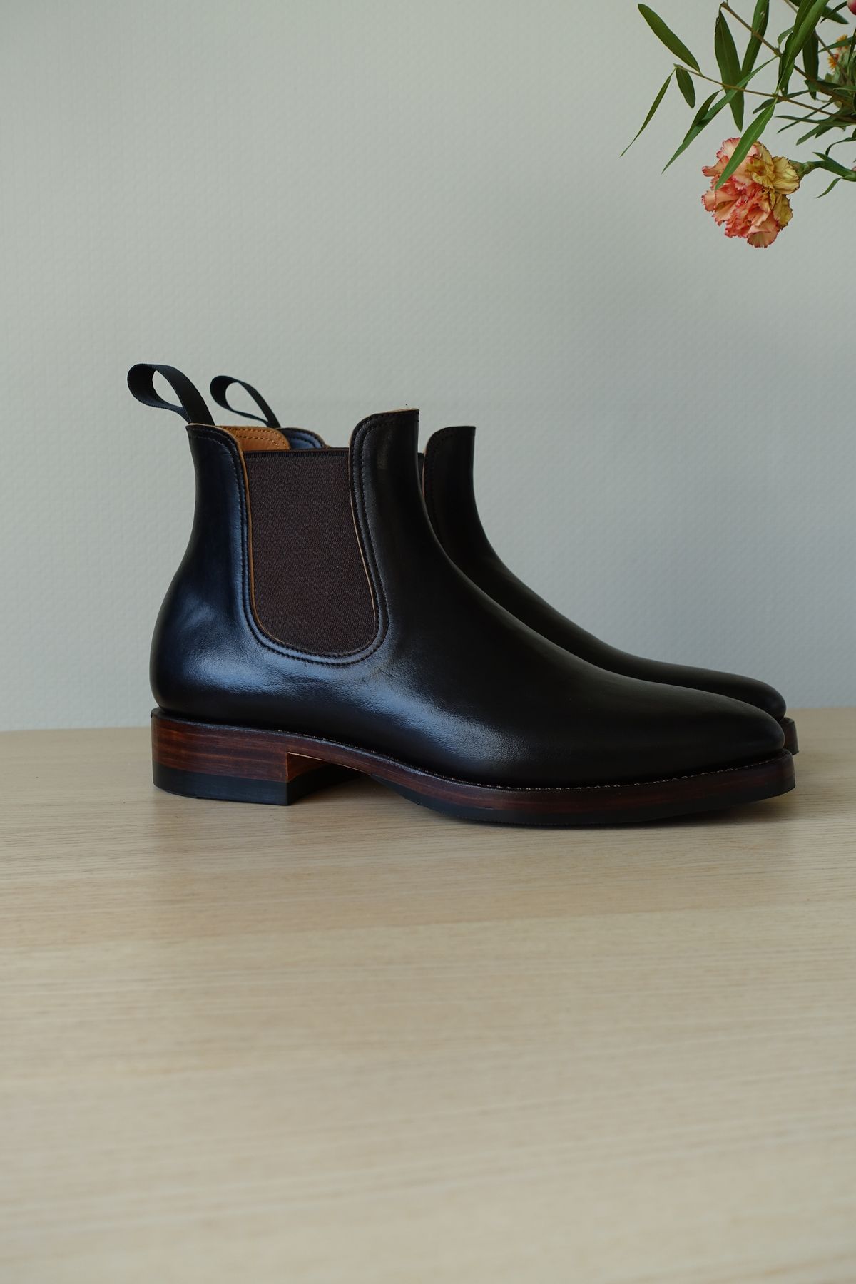 Photo by gear on October 1, 2023 of the Briselblack The Seventh Chelsea Boot in Maryam Brown Horsebutt.