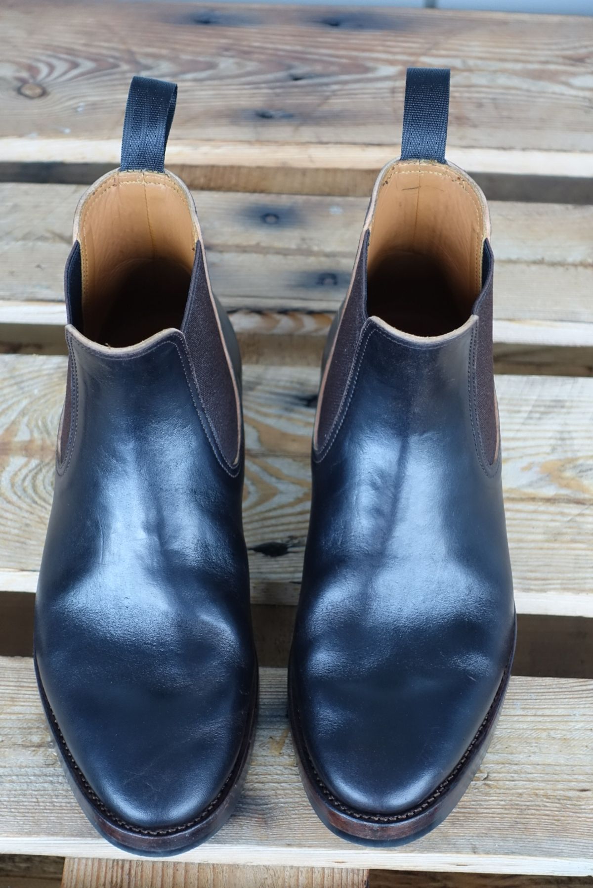 Photo by gear on November 3, 2023 of the Briselblack The Seventh Chelsea Boot in Maryam Brown Horsebutt.