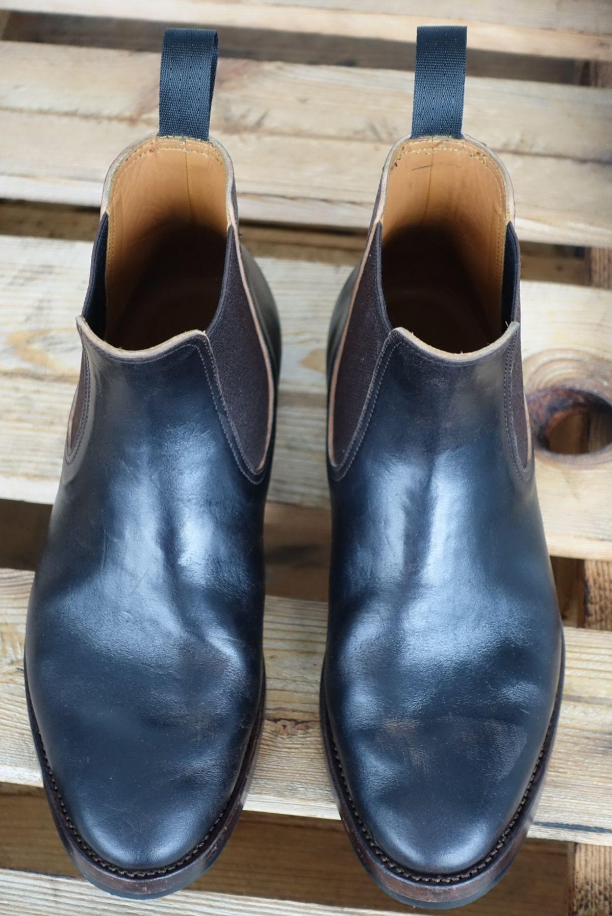 Photo by gear on December 3, 2023 of the Briselblack The Seventh Chelsea Boot in Maryam Brown Horsebutt.