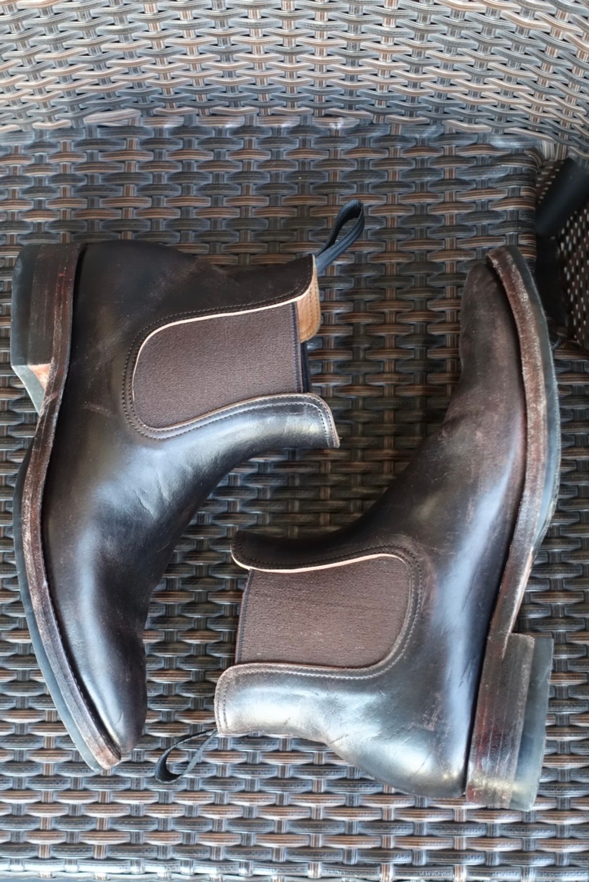 Photo by gear on January 4, 2024 of the Briselblack The Seventh Chelsea Boot in Maryam Brown Horsebutt.