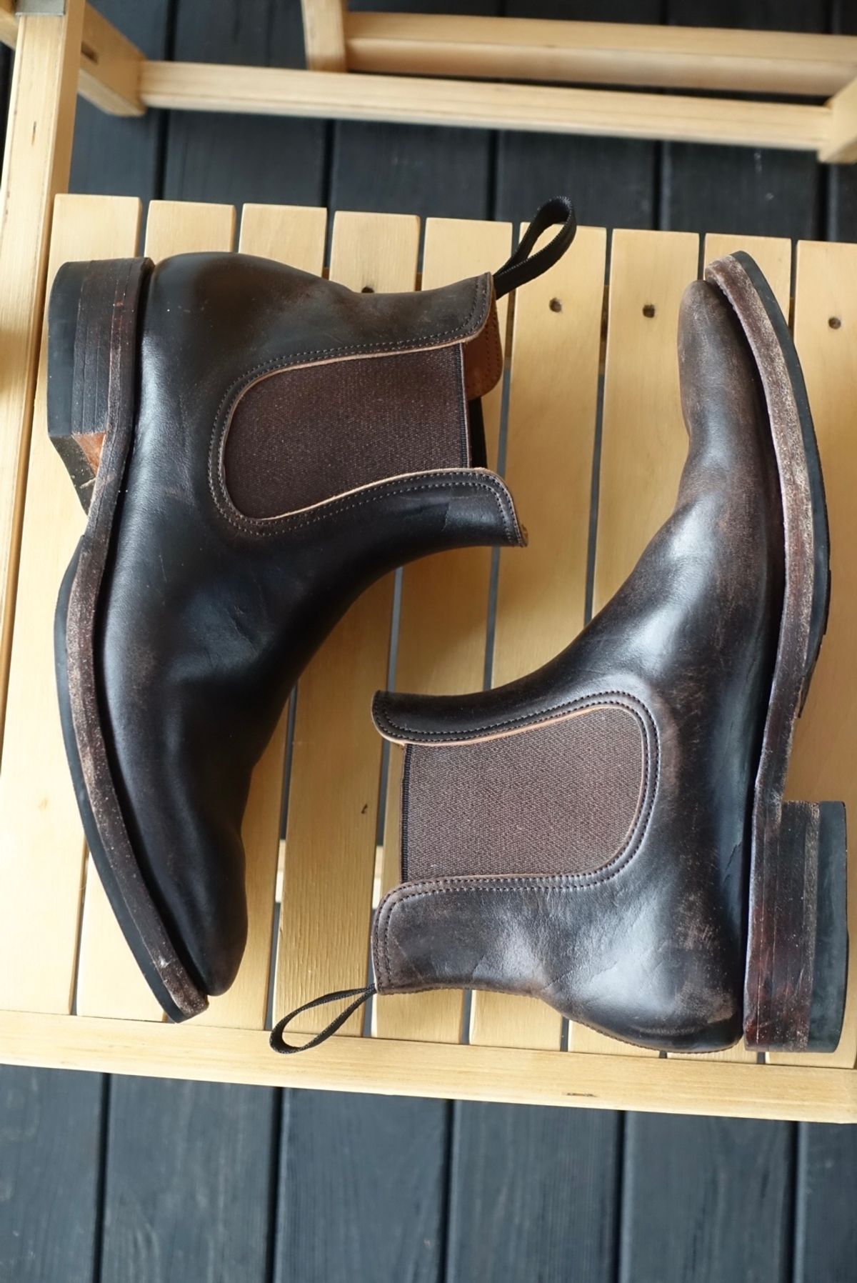 Photo by gear on February 3, 2024 of the Briselblack The Seventh Chelsea Boot in Maryam Brown Horsebutt.