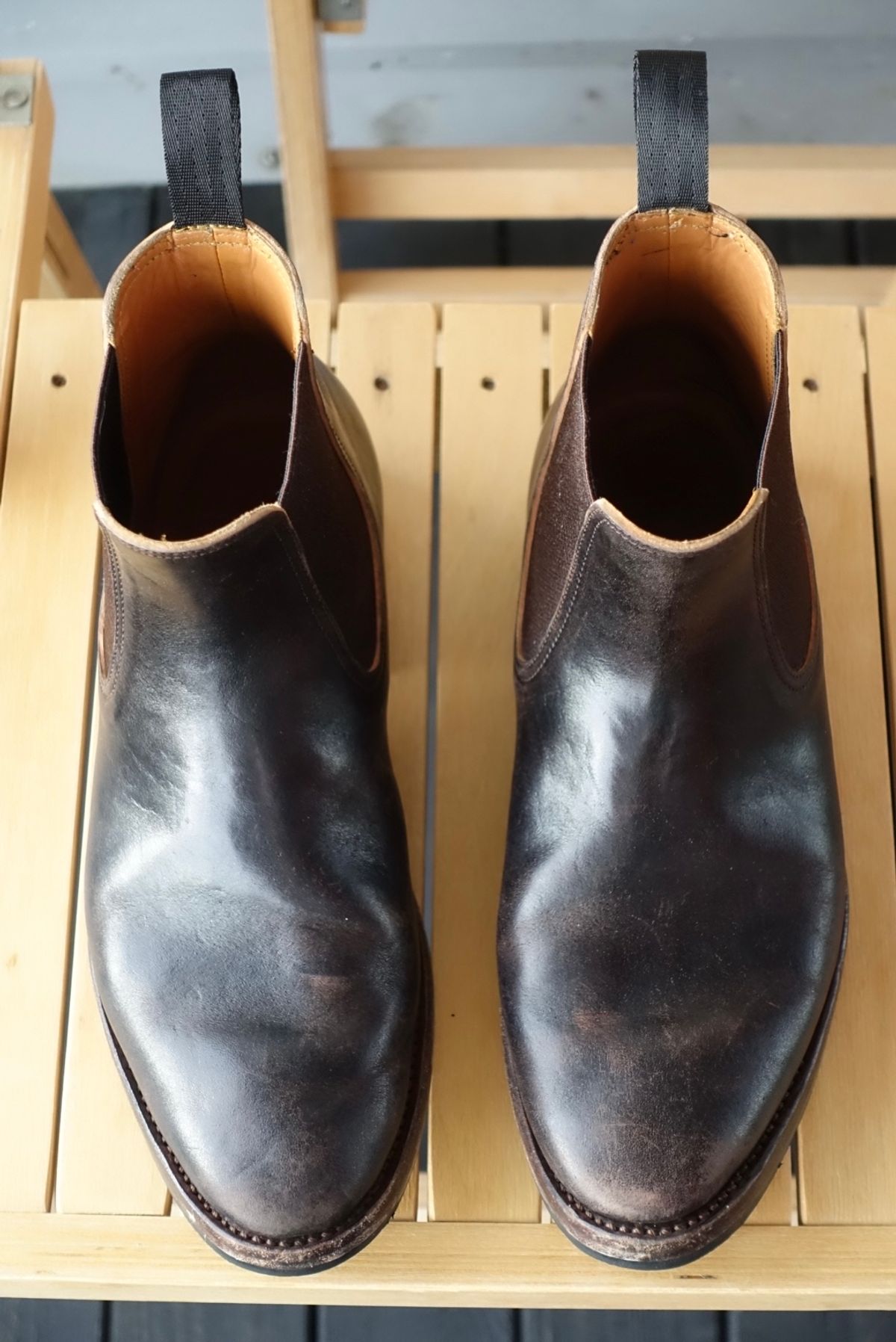Photo by gear on February 3, 2024 of the Briselblack The Seventh Chelsea Boot in Maryam Brown Horsebutt.