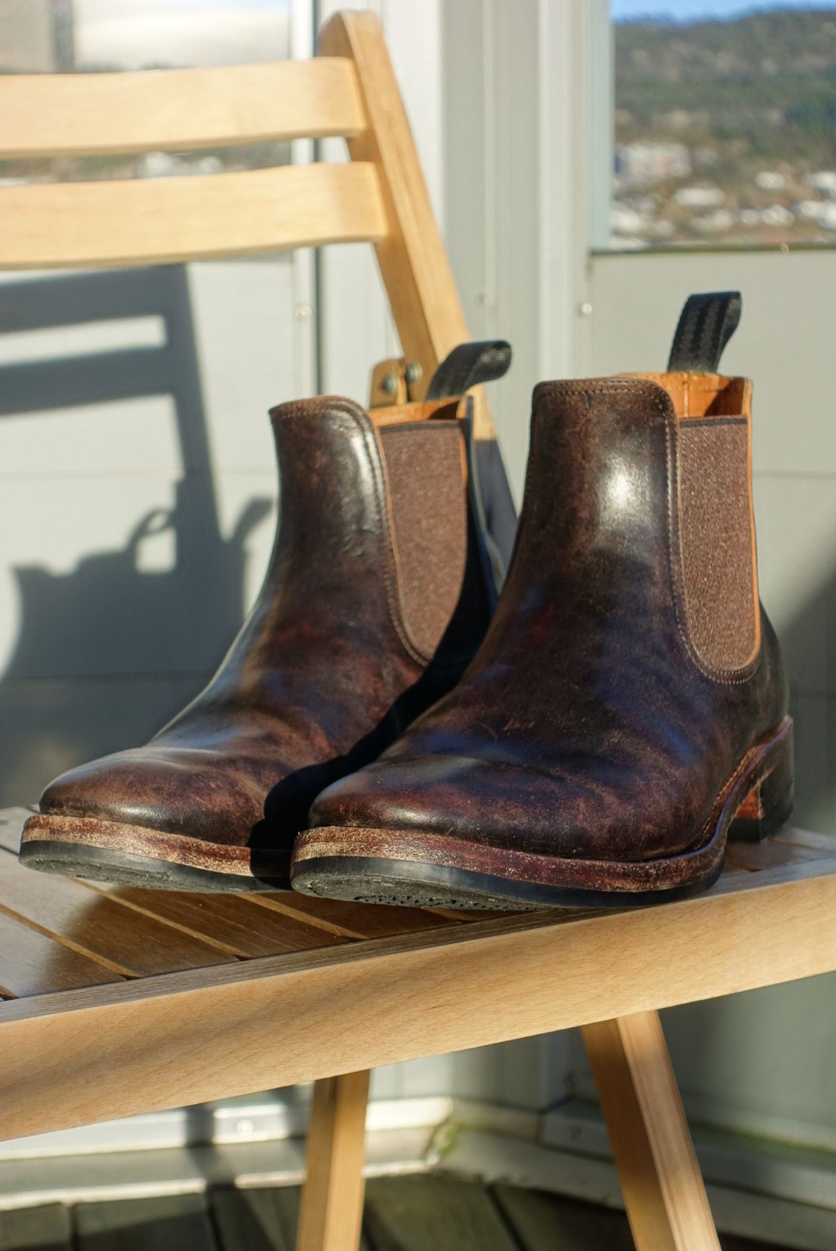 Photo by gear on April 3, 2024 of the Briselblack The Seventh Chelsea Boot in Maryam Brown Horsebutt.