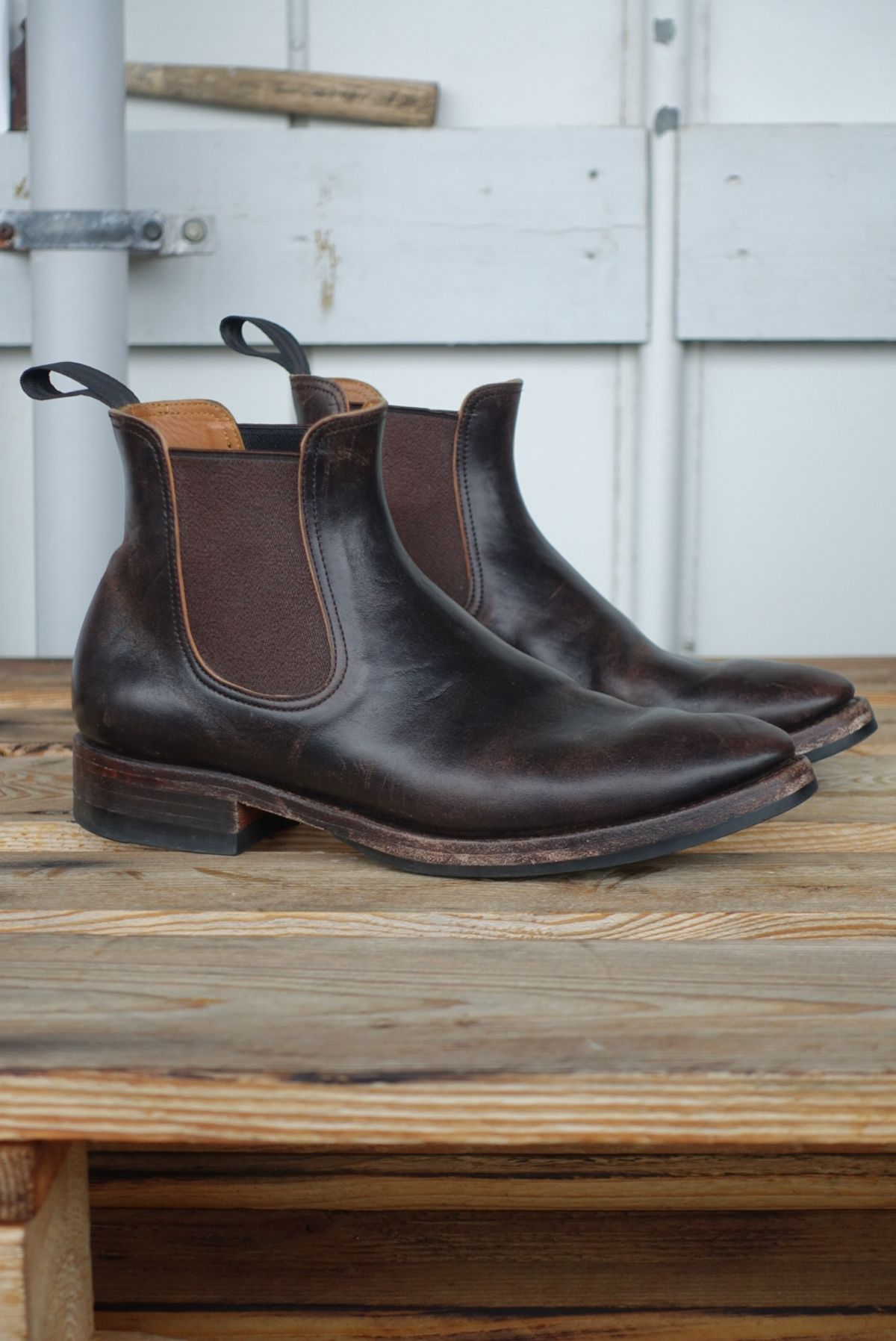 Photo by gear on April 3, 2024 of the Briselblack The Seventh Chelsea Boot in Maryam Brown Horsebutt.