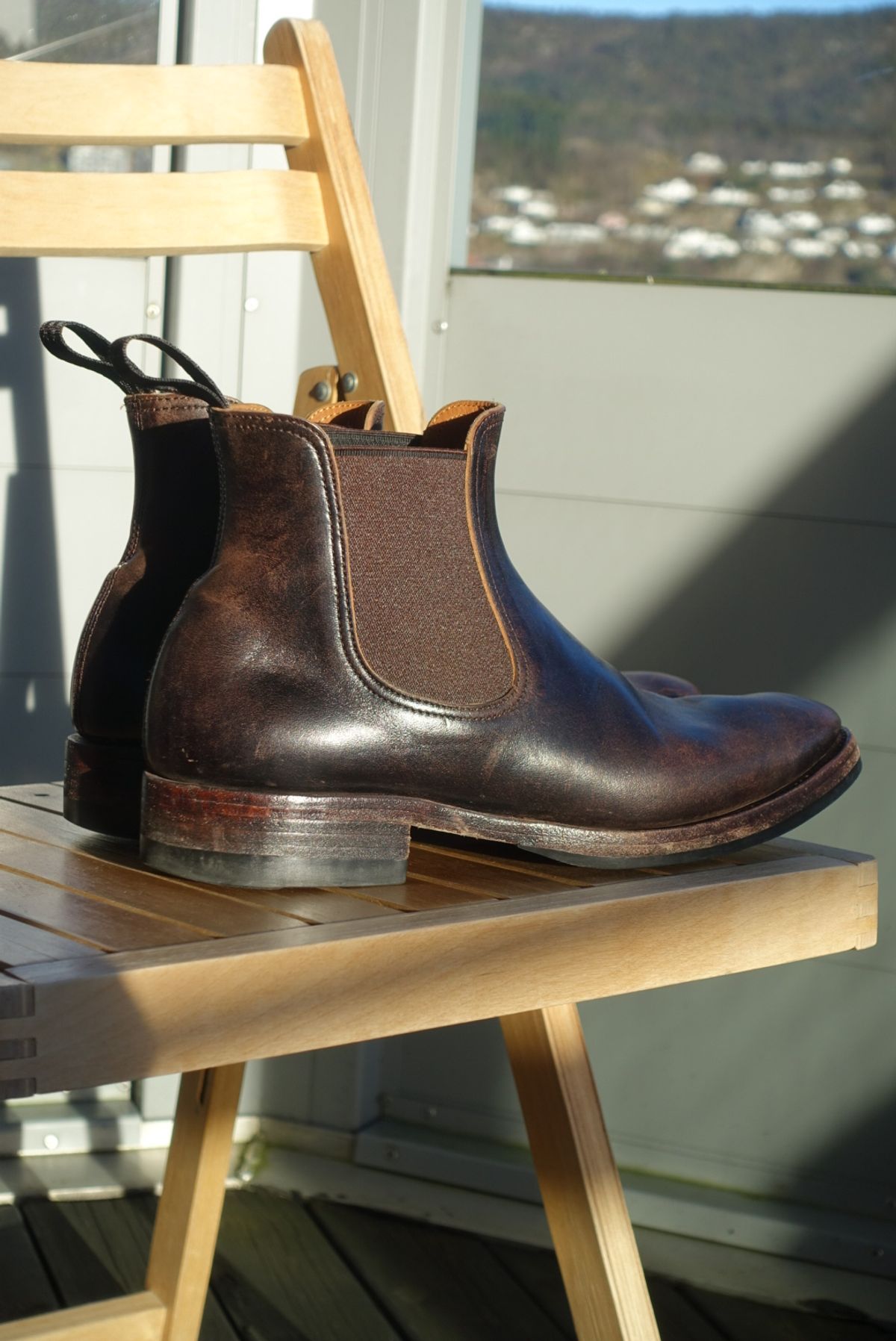 Photo by gear on April 2, 2024 of the Briselblack The Seventh Chelsea Boot in Maryam Brown Horsebutt.