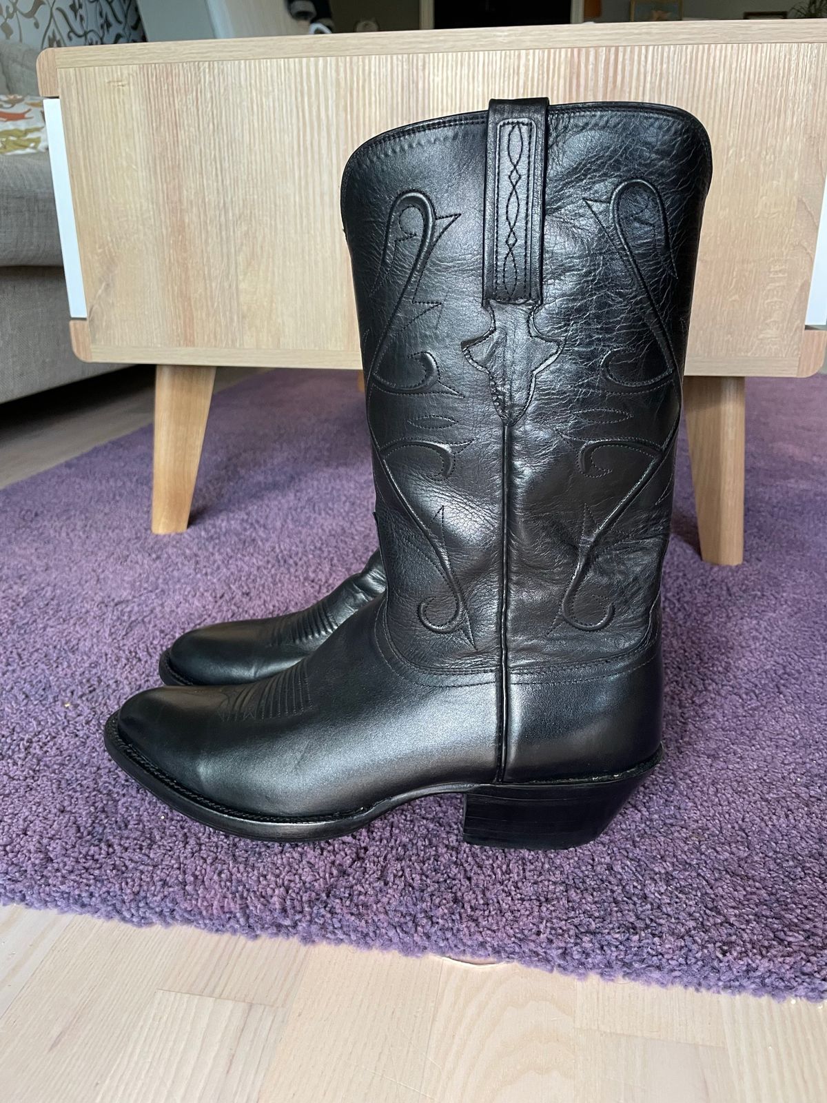 Photo by gear on November 1, 2022 of the Lucchese Cowboy Boots in Black Kangaroo.