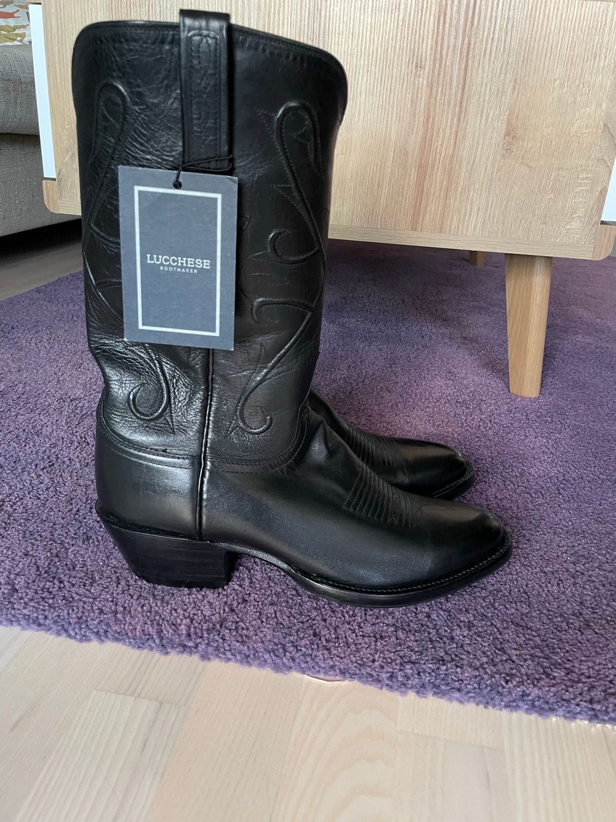 Photo by gear on November 1, 2022 of the Lucchese Cowboy Boots in Black Kangaroo.