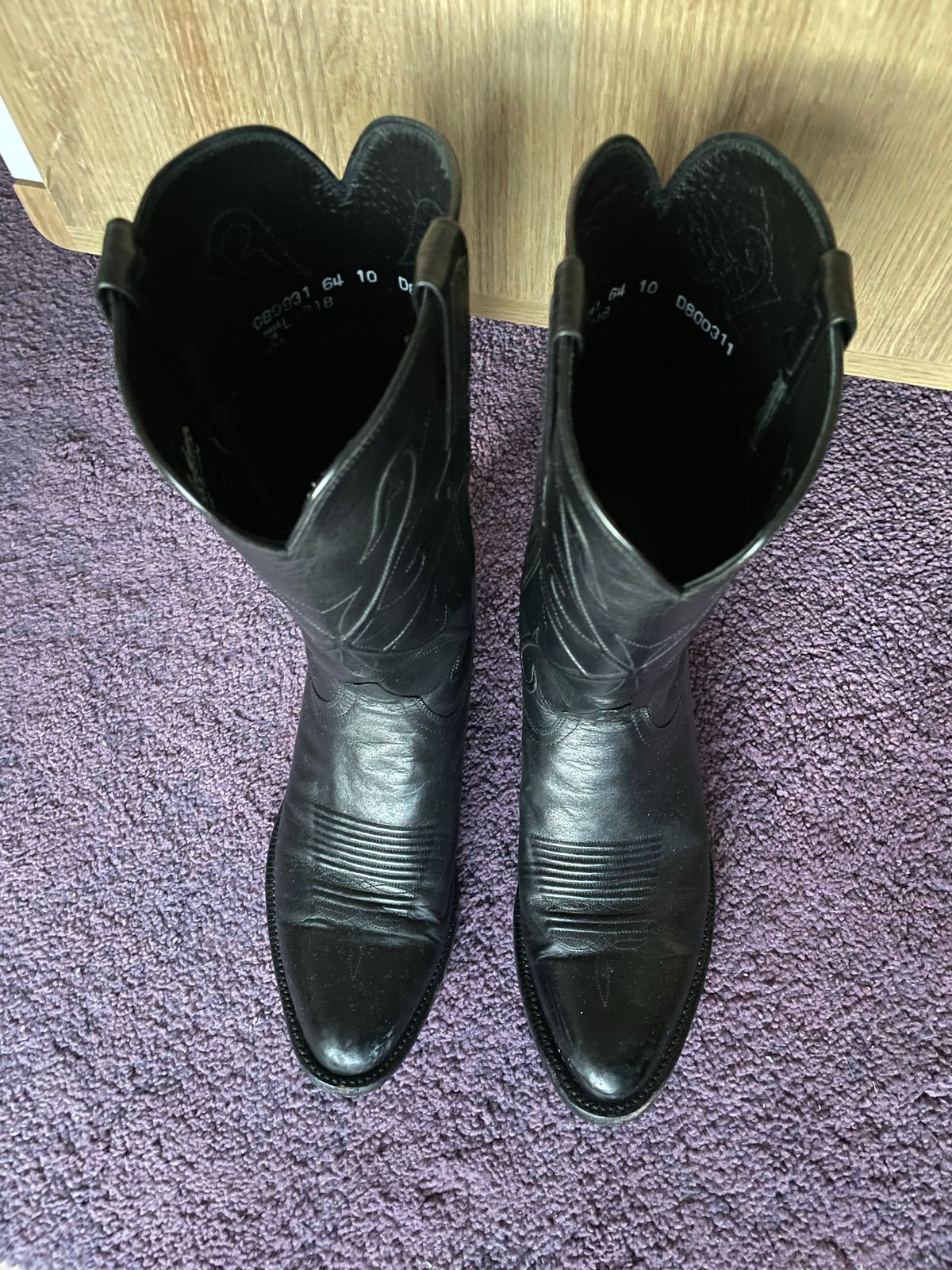 Photo by gear on December 2, 2022 of the Lucchese Cowboy Boots in Black Kangaroo.