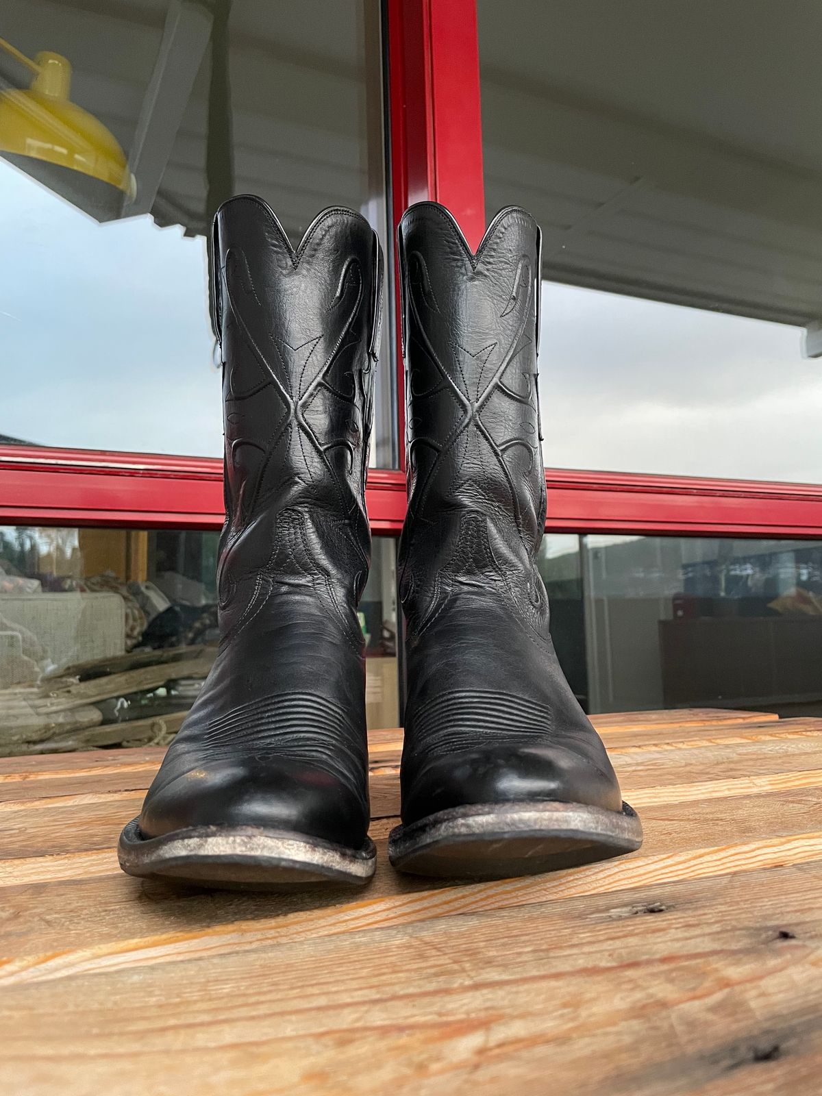 Photo by gear on January 4, 2023 of the Lucchese Cowboy Boots in Black Kangaroo.