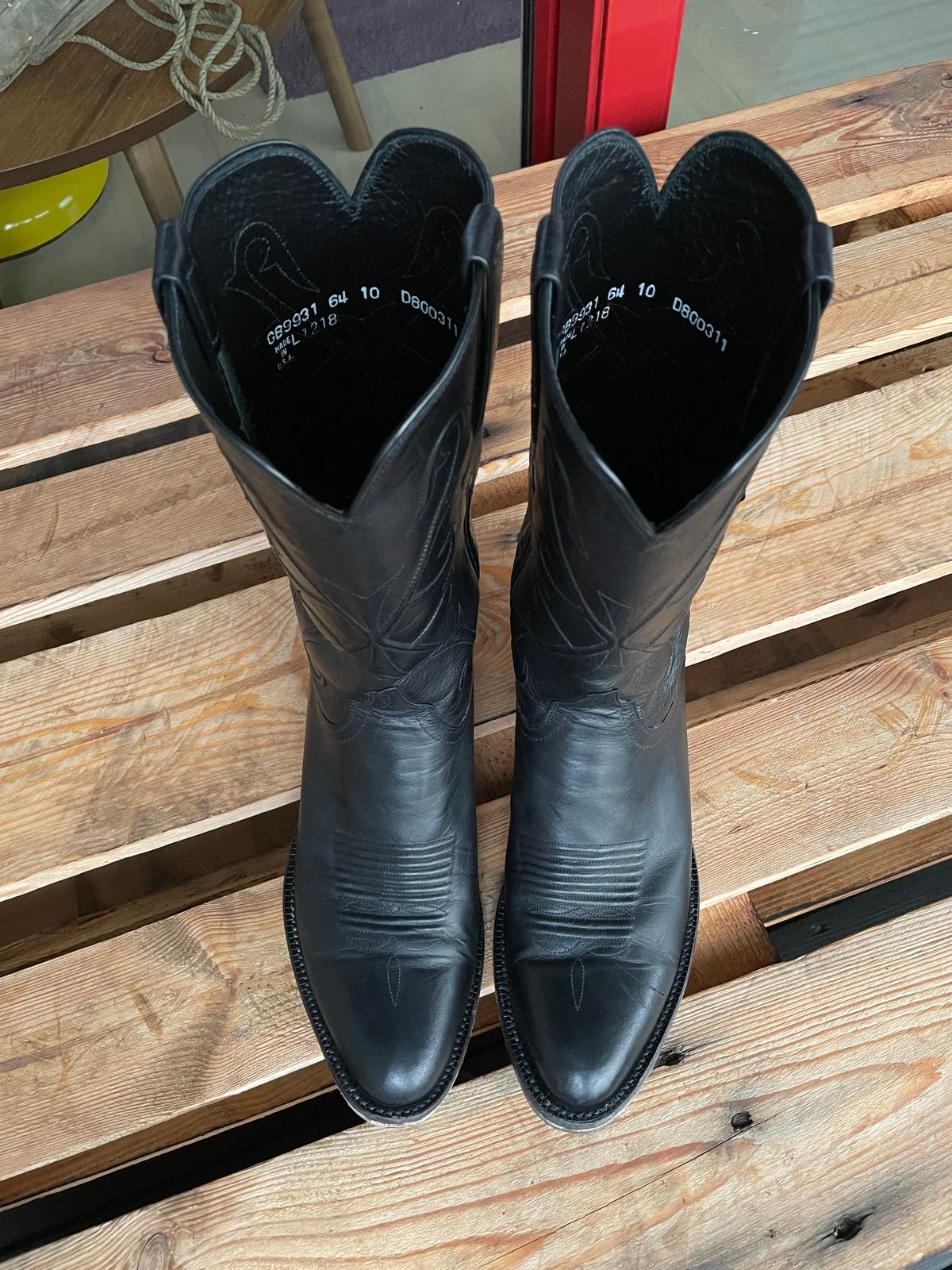 Photo by gear on January 4, 2023 of the Lucchese Cowboy Boots in Black Kangaroo.