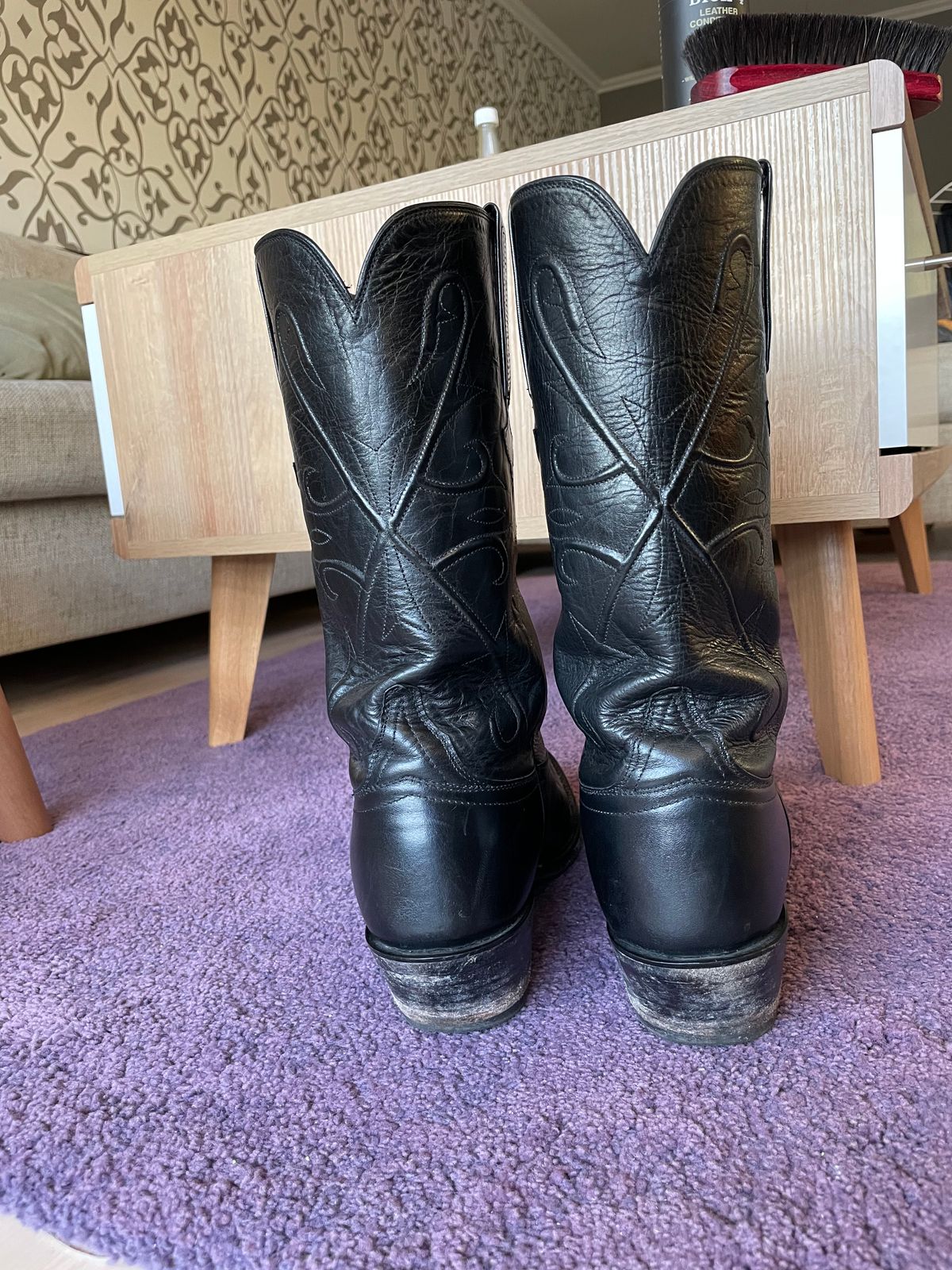 Photo by gear on February 1, 2023 of the Lucchese Cowboy Boots in Black Kangaroo.