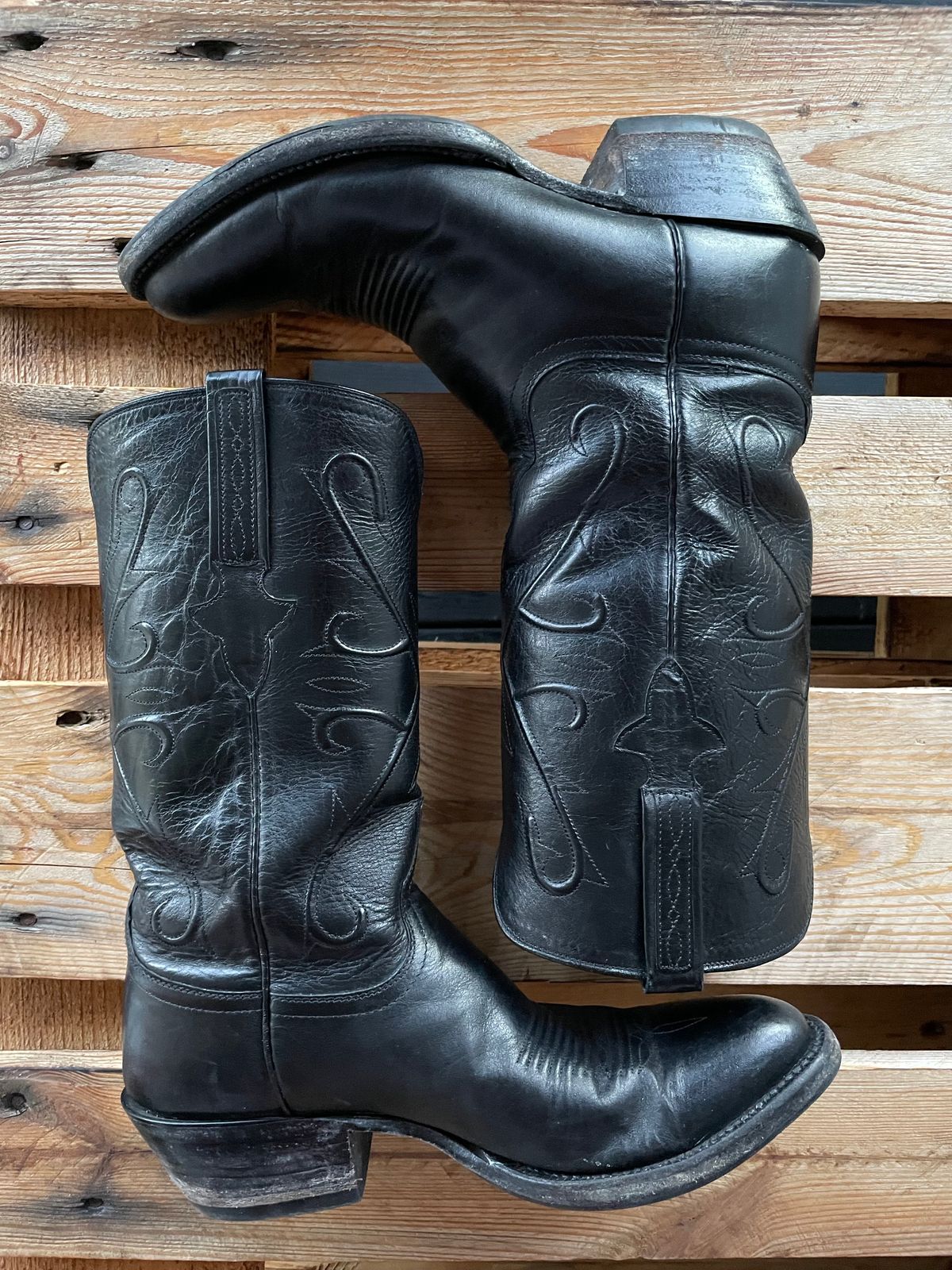 Photo by gear on March 3, 2023 of the Lucchese Cowboy Boots in Black Kangaroo.