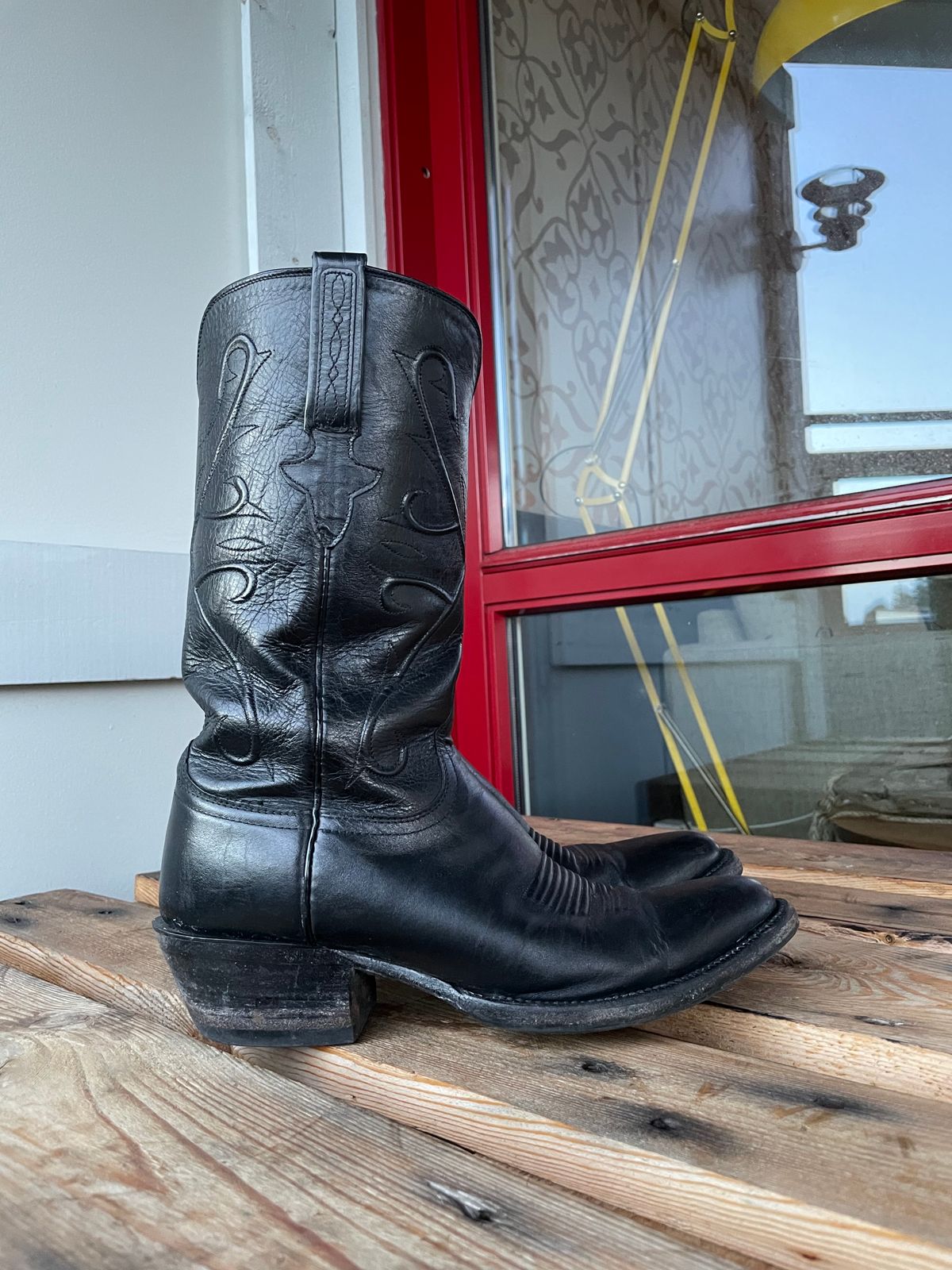 Photo by gear on March 3, 2023 of the Lucchese Cowboy Boots in Black Kangaroo.