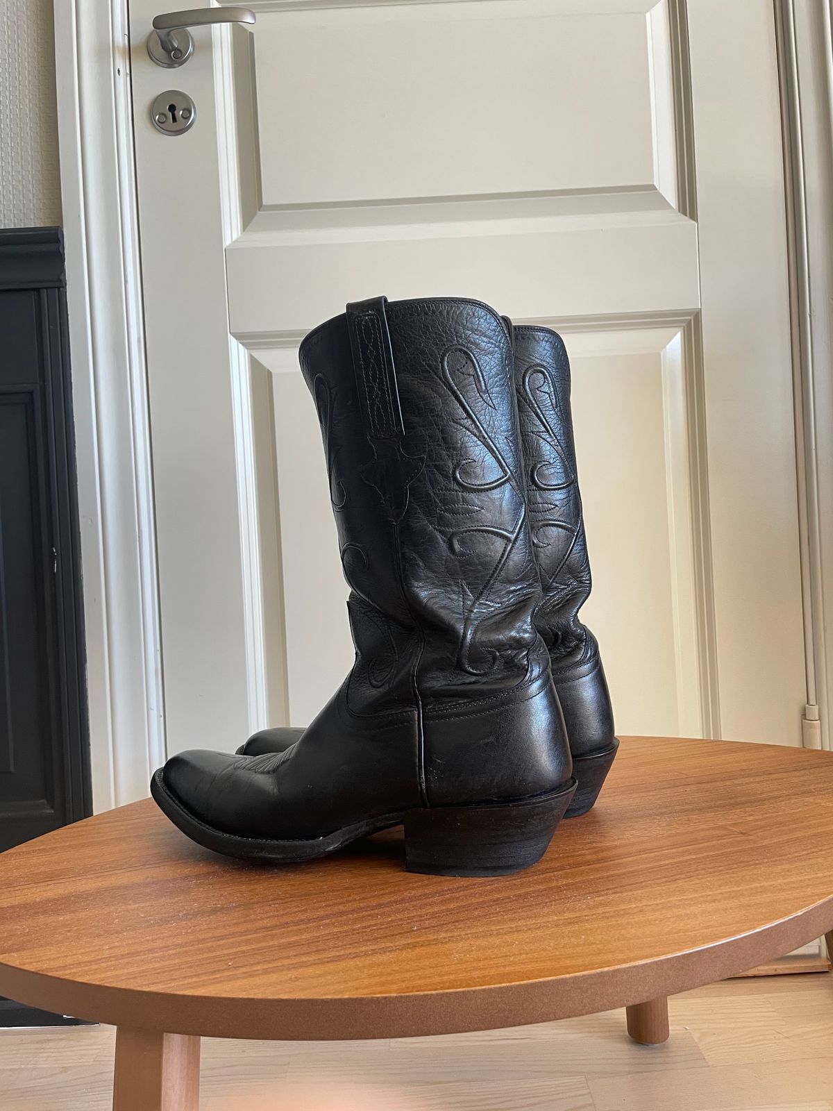 Photo by gear on April 2, 2023 of the Lucchese Cowboy Boots in Black Kangaroo.