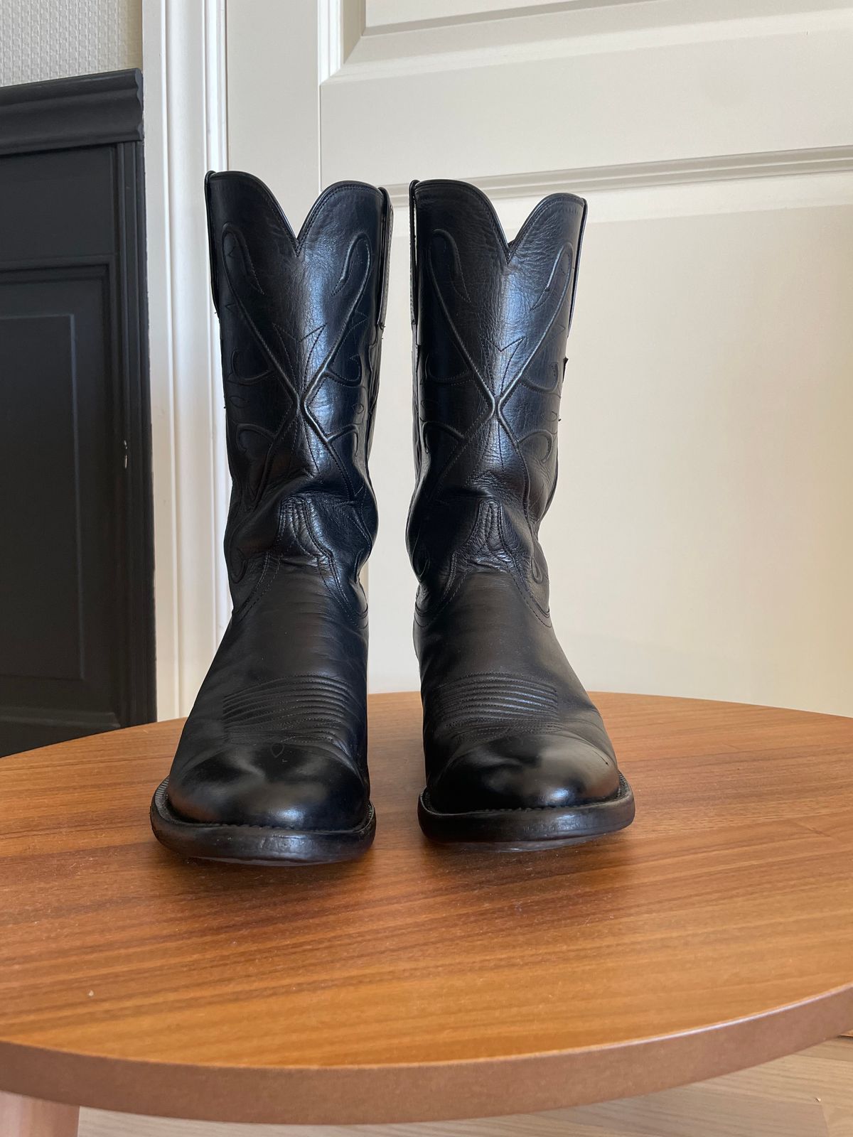 Photo by gear on April 2, 2023 of the Lucchese Cowboy Boots in Black Kangaroo.