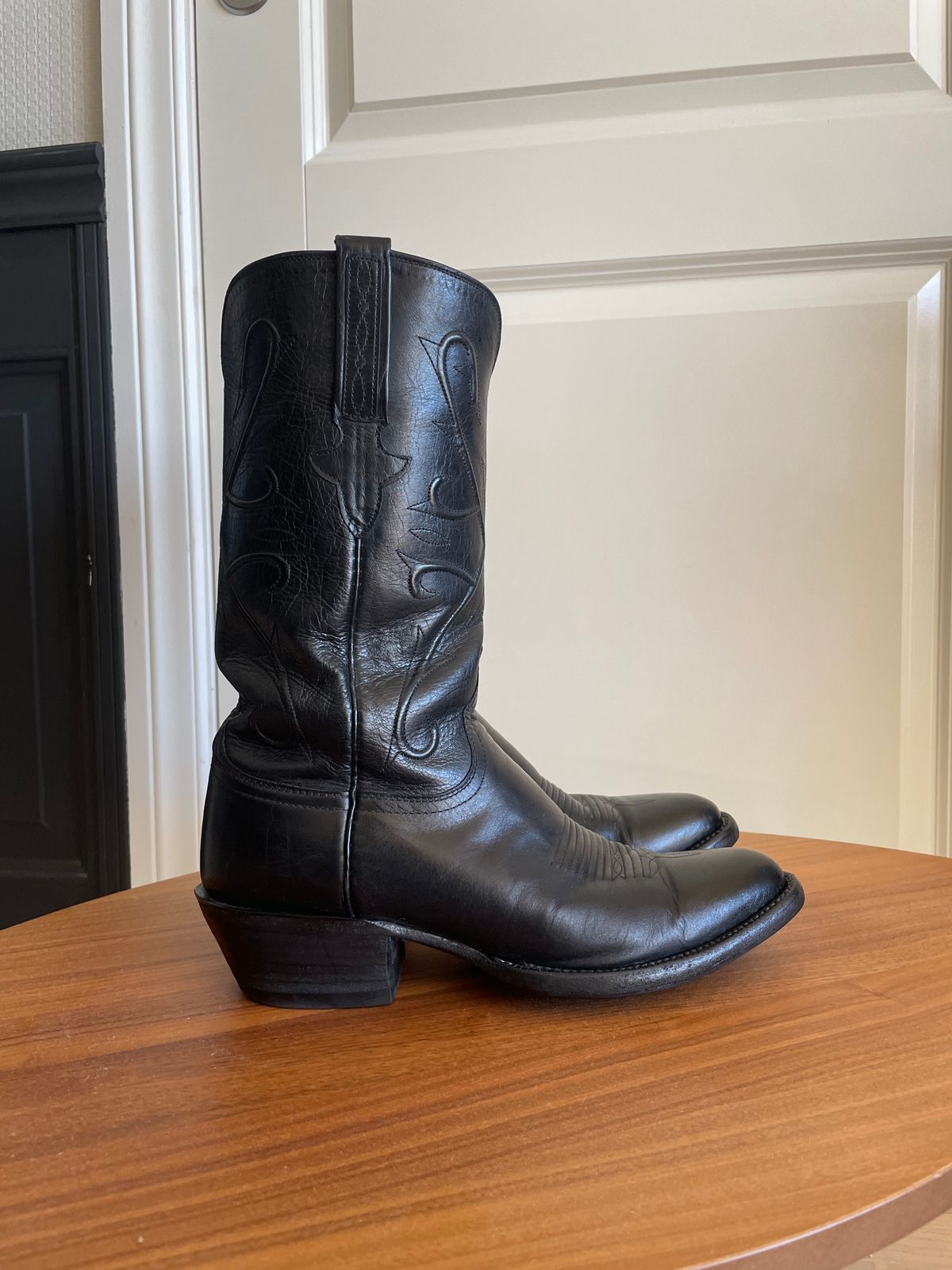 Photo by gear on April 2, 2023 of the Lucchese Cowboy Boots in Black Kangaroo.