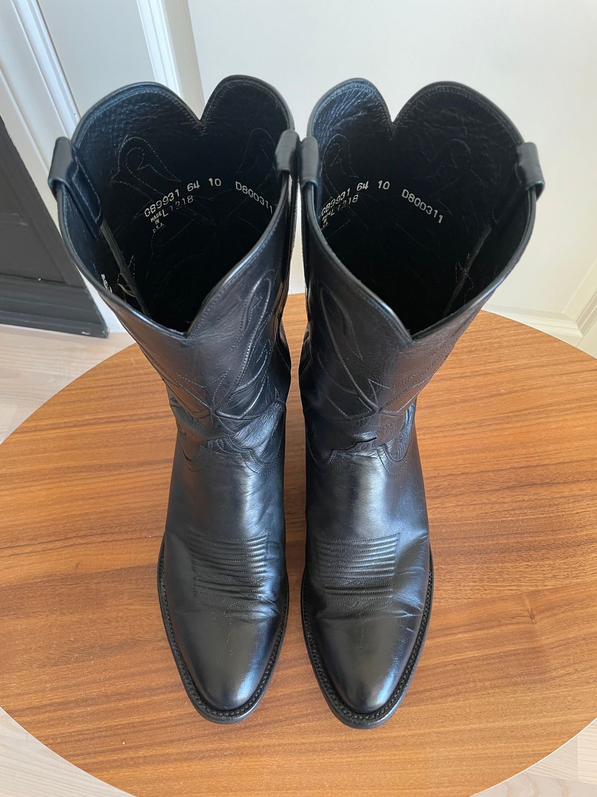 Photo by gear on April 2, 2023 of the Lucchese Cowboy Boots in Black Kangaroo.