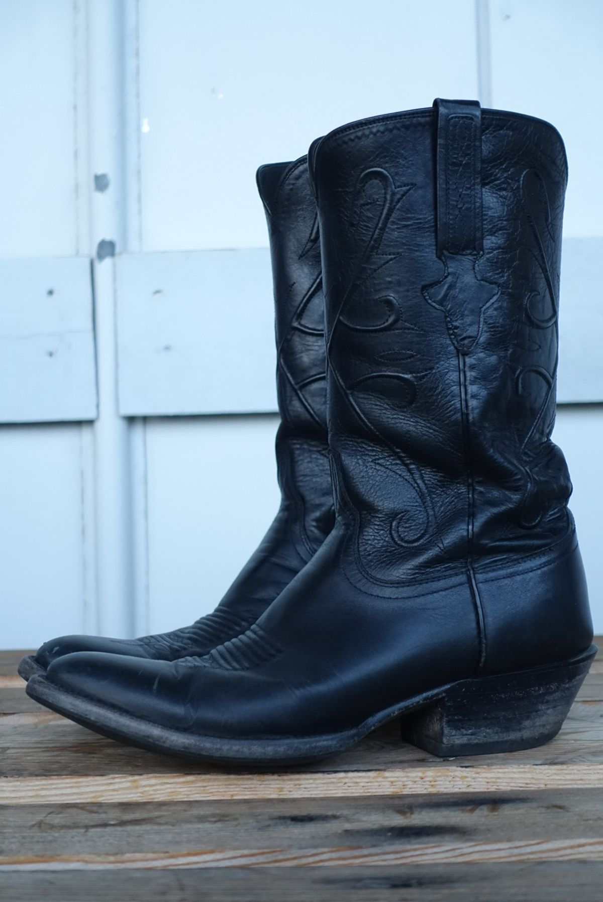 Photo by gear on November 3, 2023 of the Lucchese Cowboy Boots in Black Kangaroo.