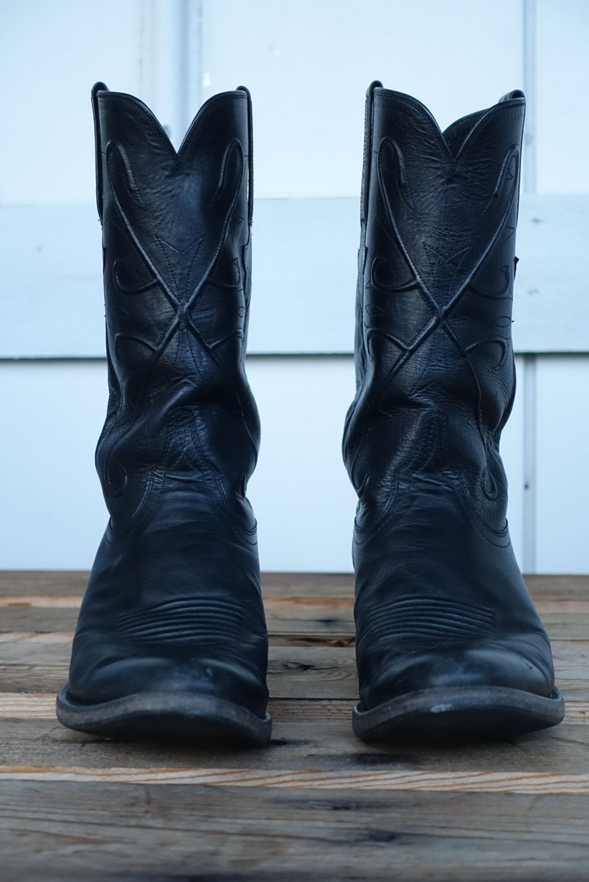 Photo by gear on November 3, 2023 of the Lucchese Cowboy Boots in Black Kangaroo.