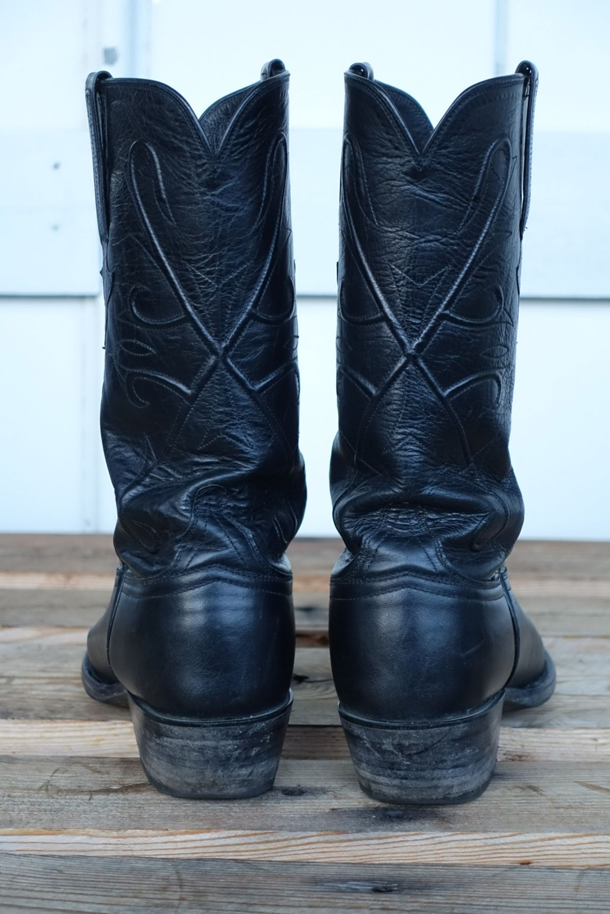 Photo by gear on November 3, 2023 of the Lucchese Cowboy Boots in Black Kangaroo.