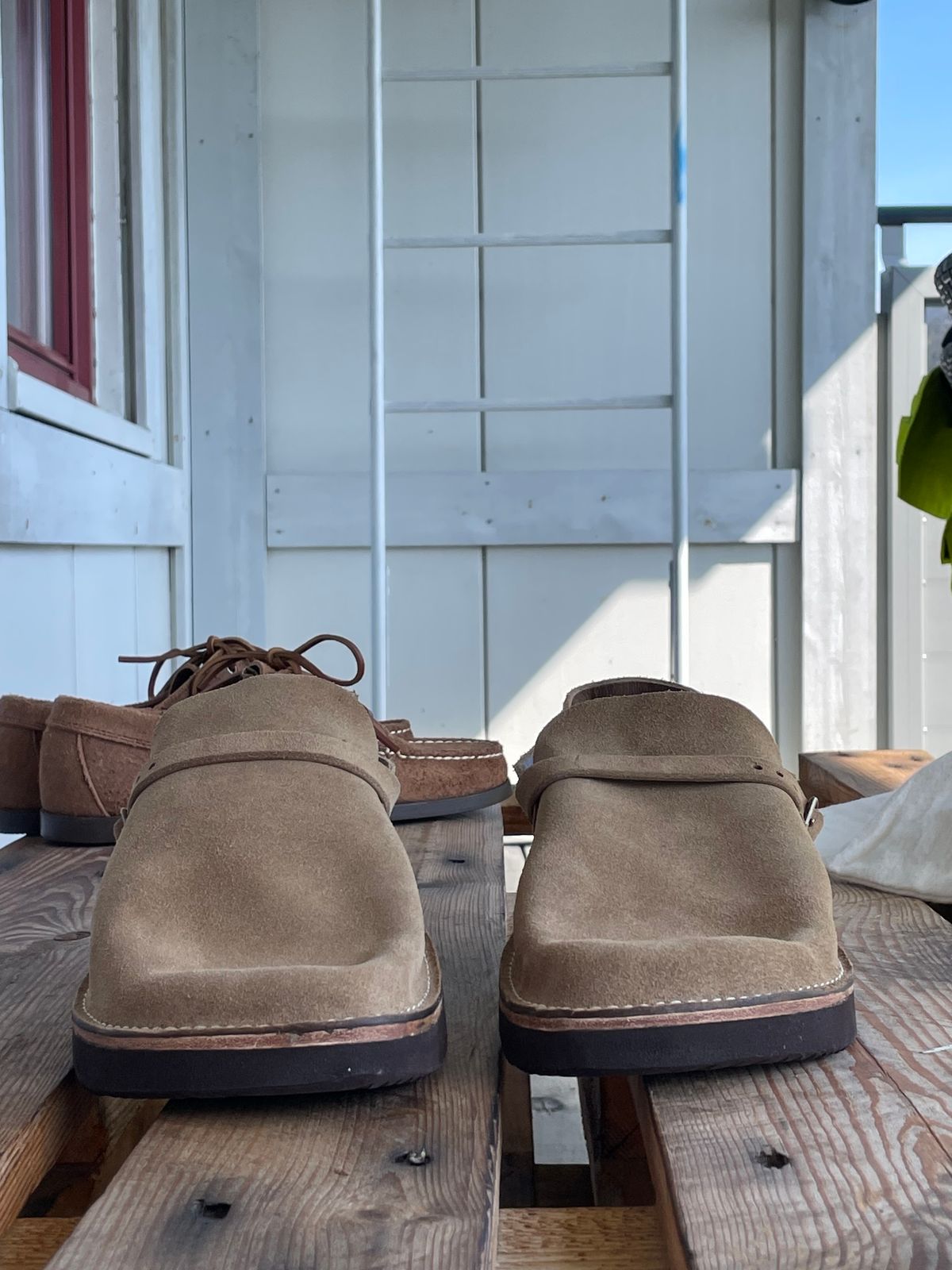 Photo by gear on April 30, 2024 of the Oak Street Bootmakers Country Loafer in Horween Natural Chromexcel Roughout.