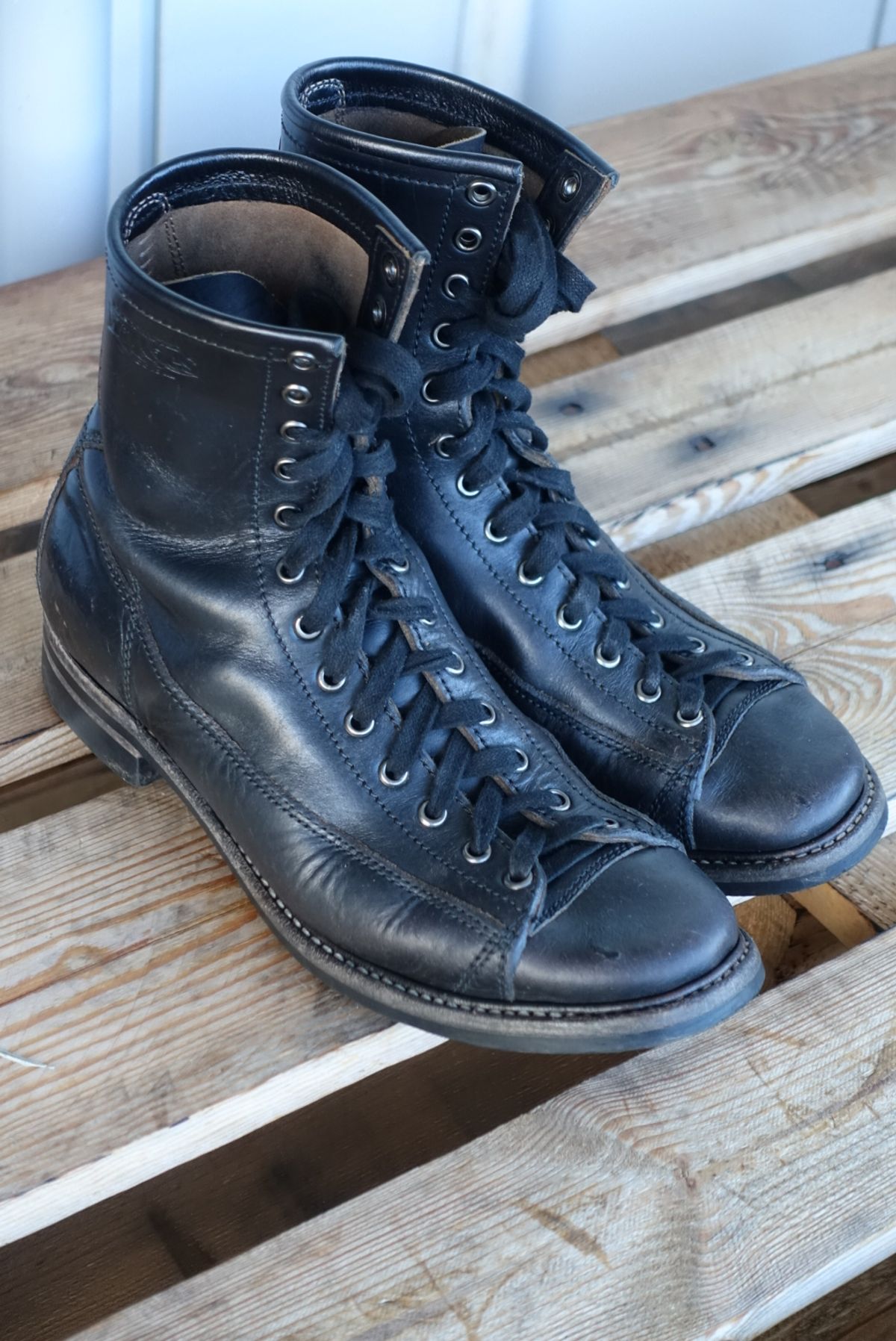 Photo by gear on April 2, 2024 of the Willie's Handmade Boots Monkey Boot in Horween Black Chromexcel.