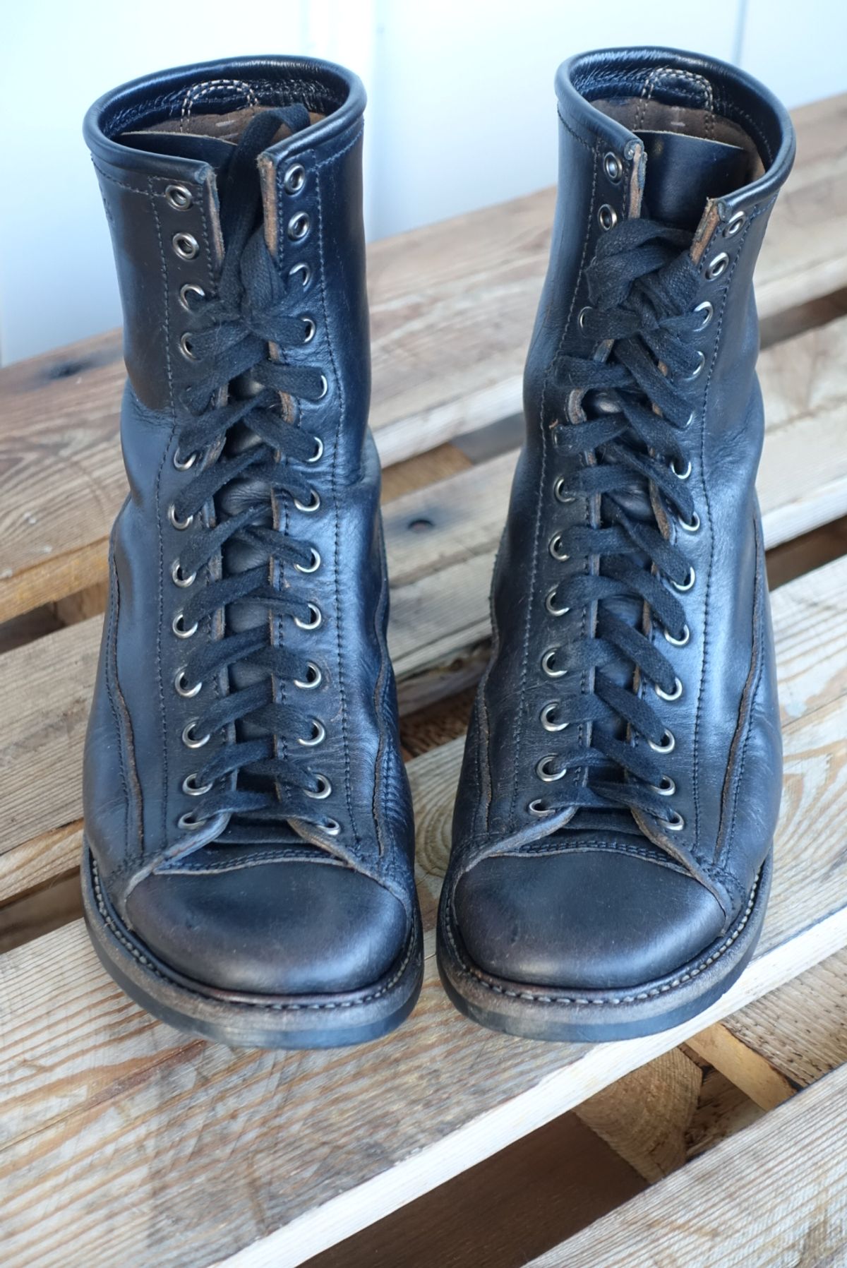 Photo by gear on April 2, 2024 of the Willie's Handmade Boots Monkey Boot in Horween Black Chromexcel.