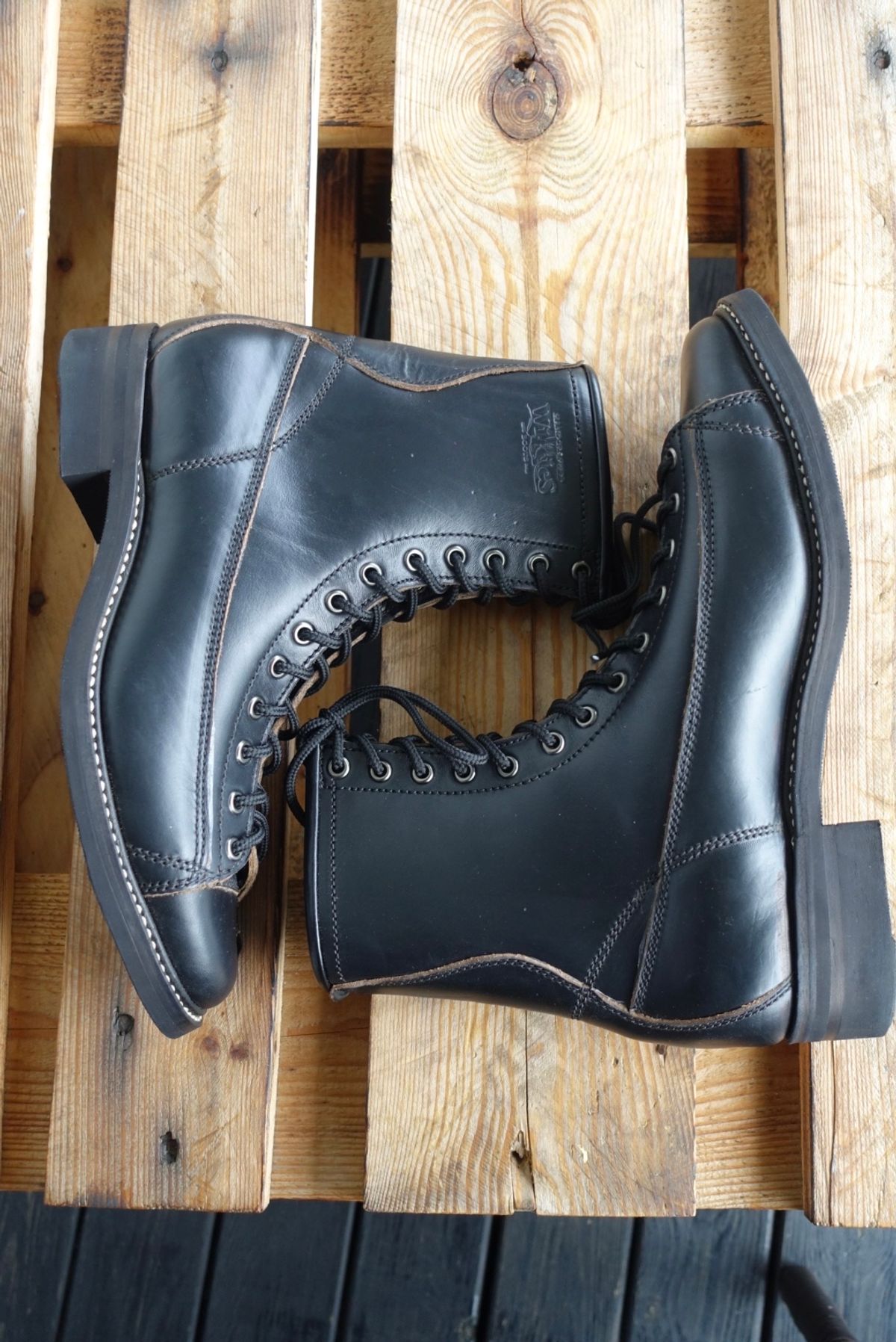 Photo by gear on October 4, 2023 of the Willie's Handmade Boots Monkey Boot in Horween Black Chromexcel.