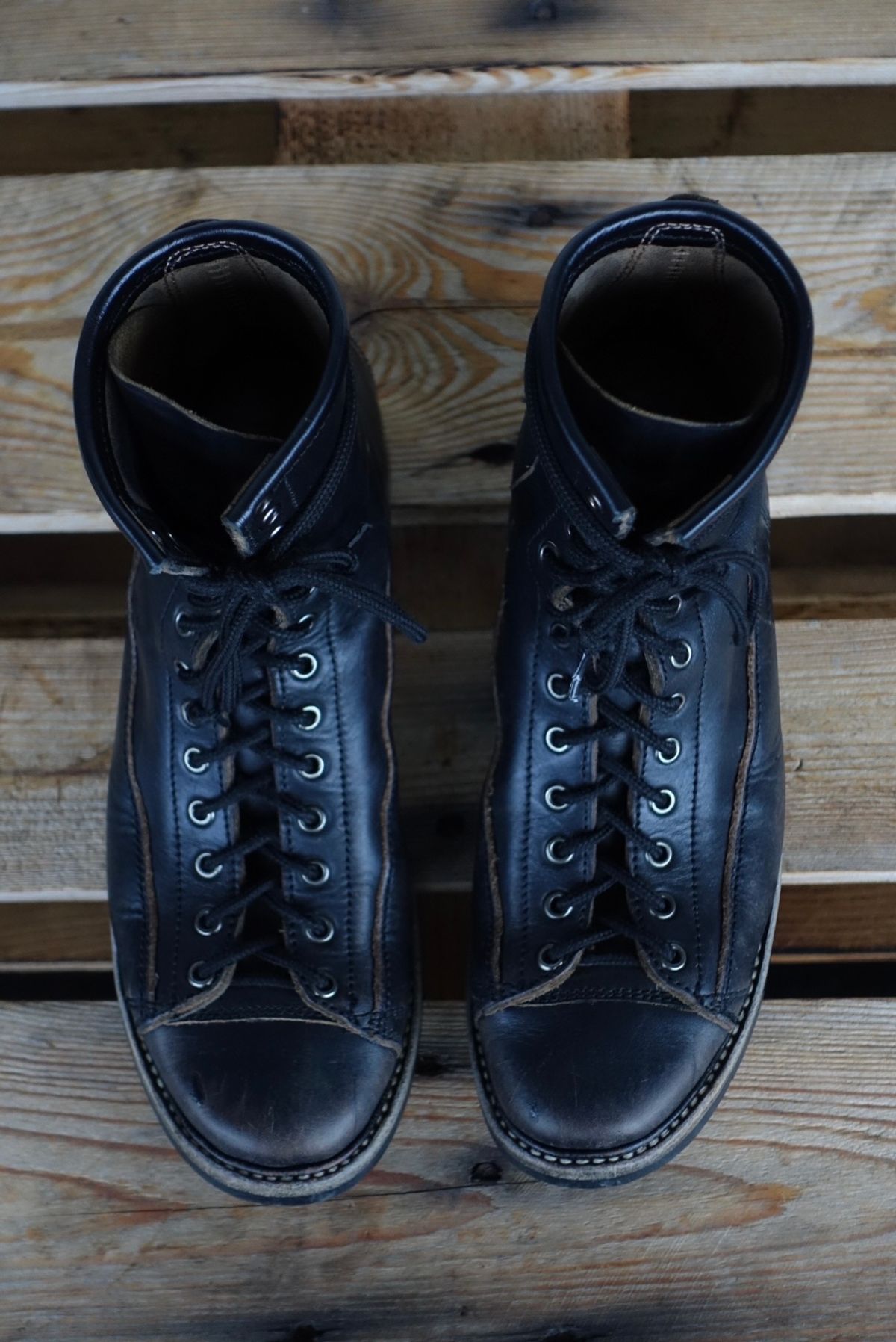 Photo by gear on November 3, 2023 of the Willie's Handmade Boots Monkey Boot in Horween Black Chromexcel.