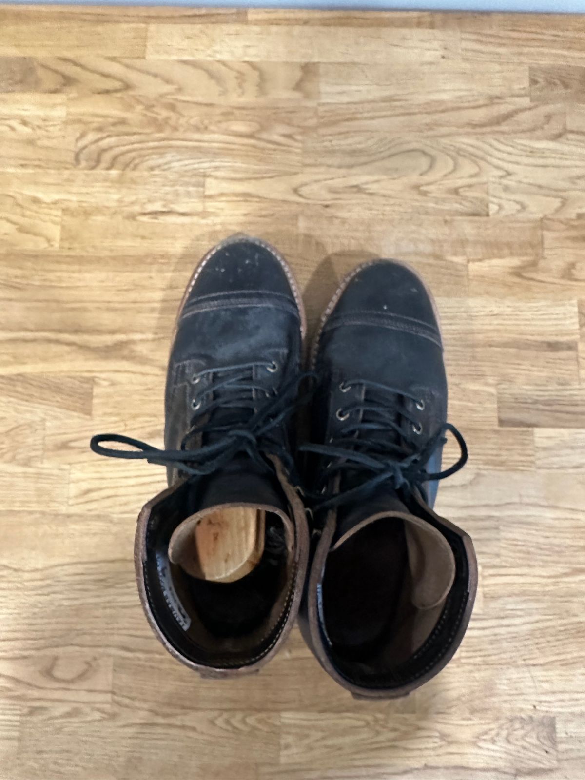 Photo by nerdingdirty on November 4, 2023 of the Truman Service Boot in Black Teacore.