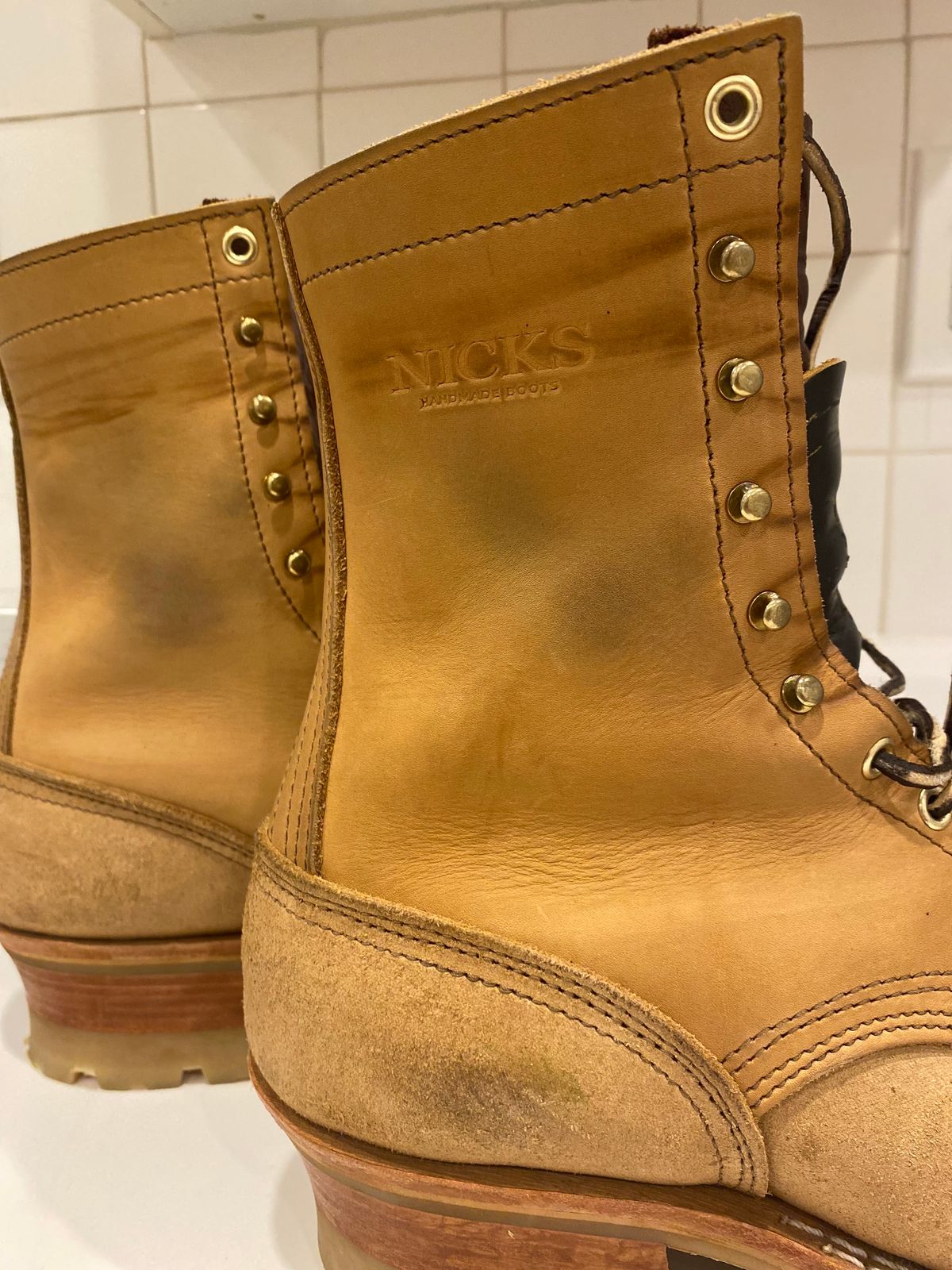 Photo by bootbeater on October 5, 2023 of the Nicks DomePro in Seidel 1964 Tan Roughout.