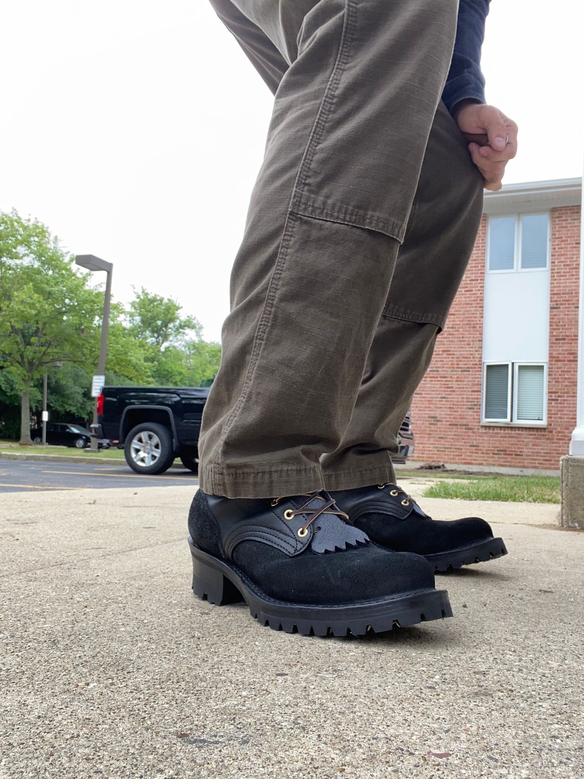 Photo by bootbeater on June 16, 2023 of the Frank's Boots The Patriot in Black Roughout Work Leather.